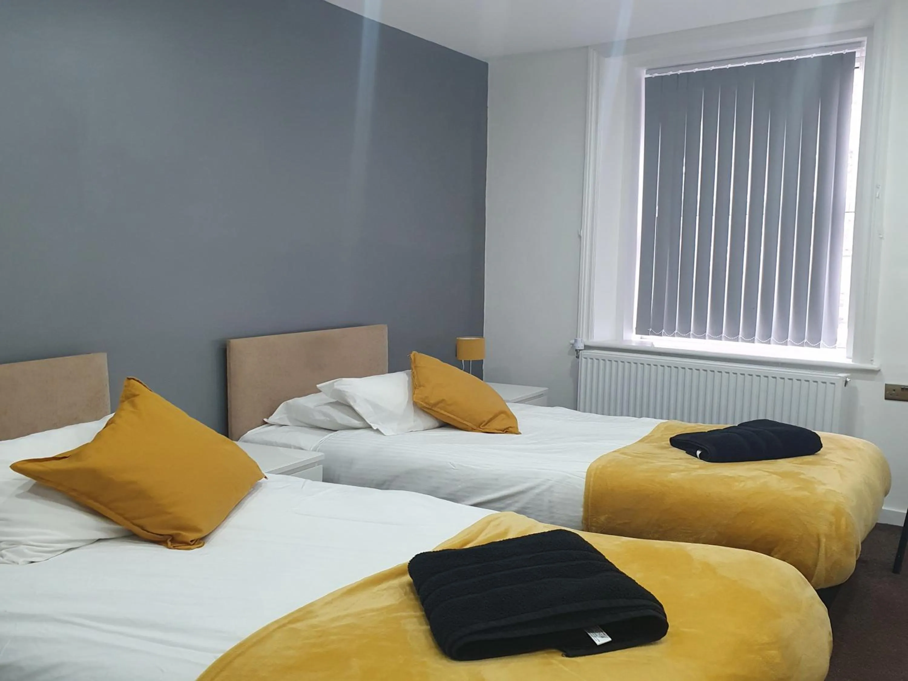 Bed in South Beach Kings Promenade Hotel