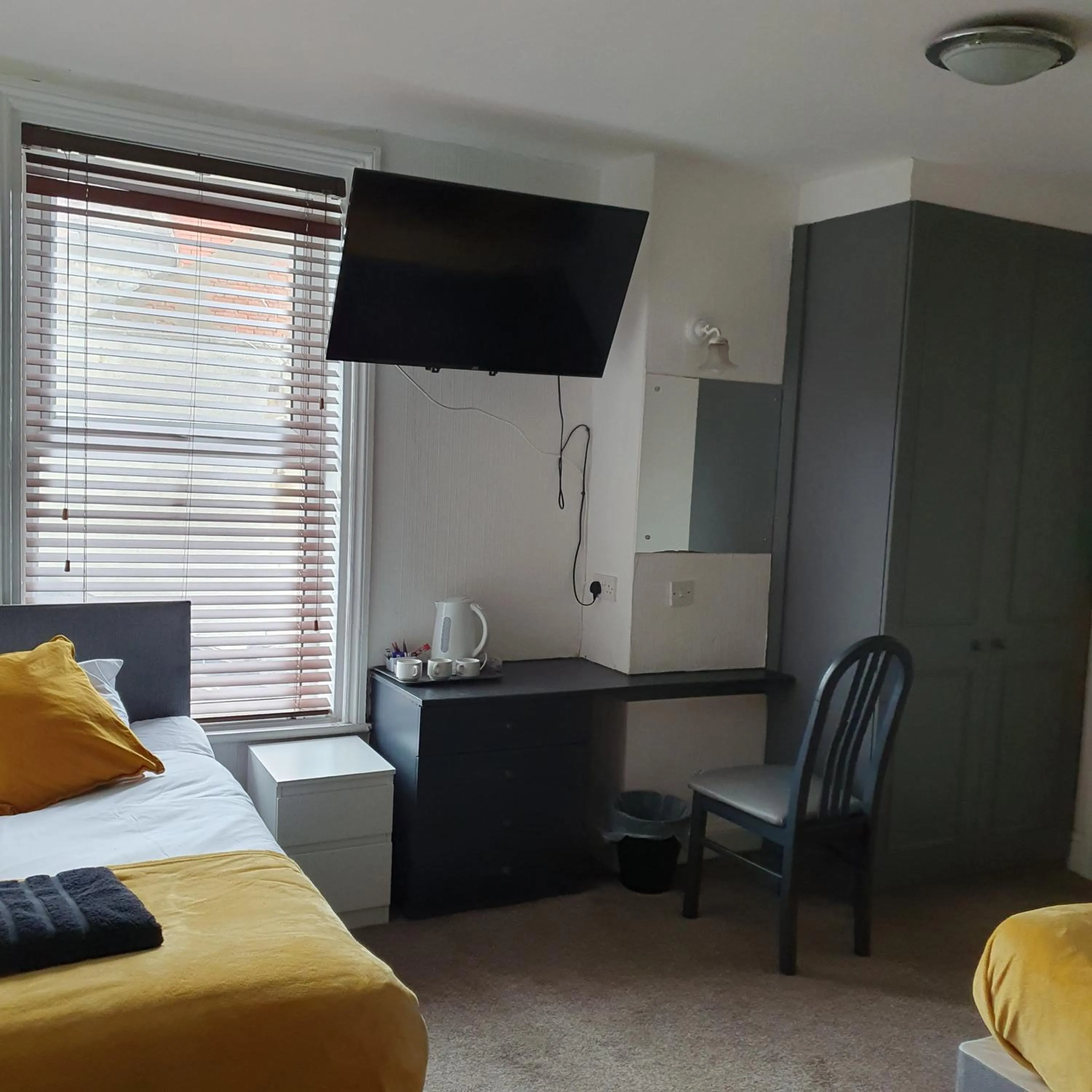 Bed in South Beach Kings Promenade Hotel