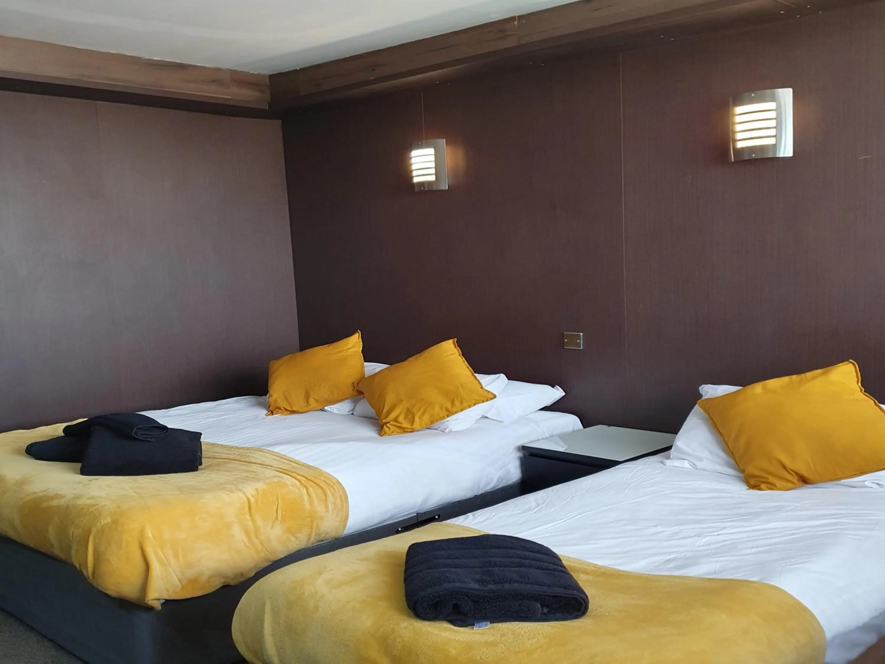 Bed in South Beach Kings Promenade Hotel