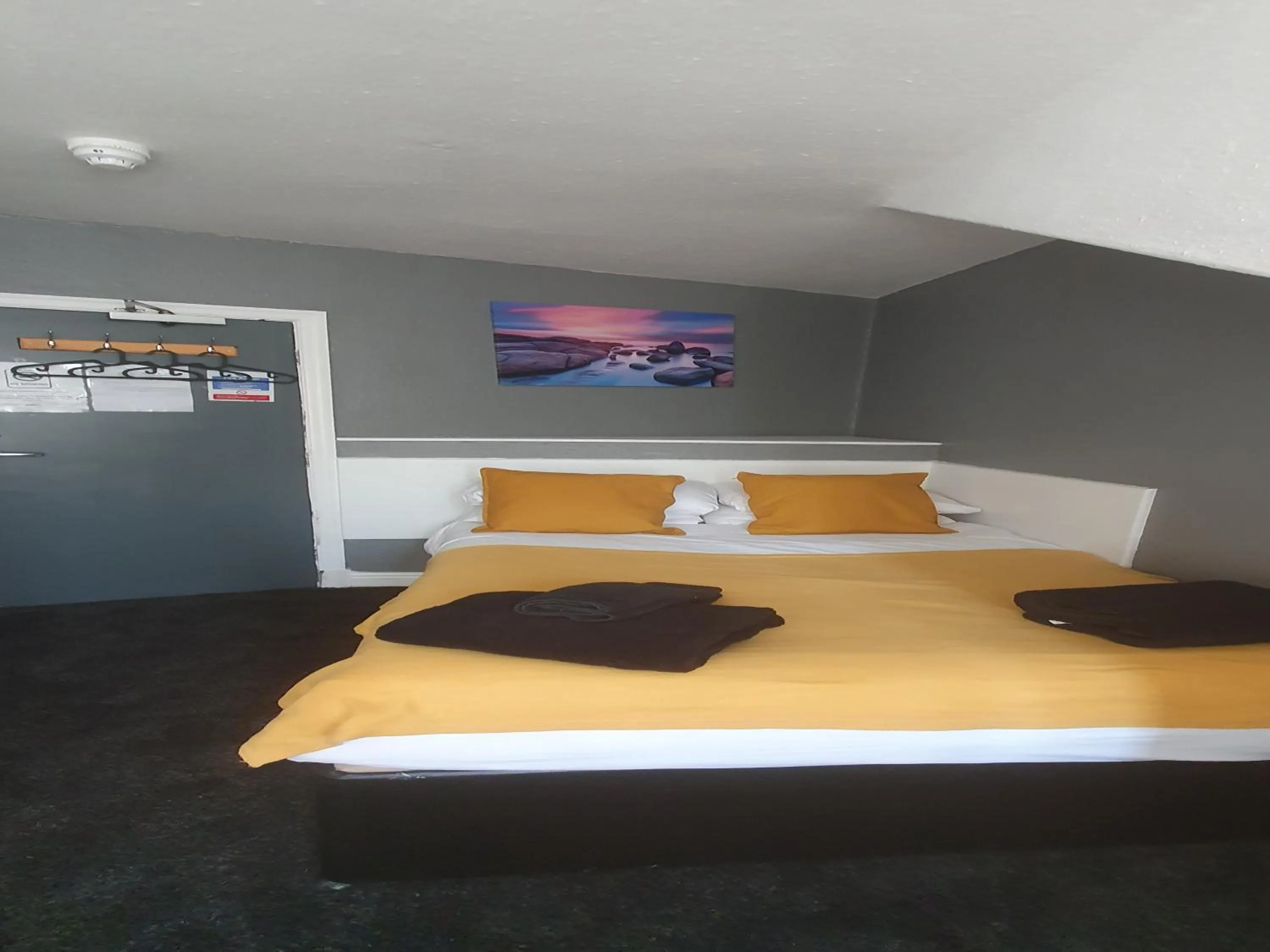 Bed in South Beach Kings Promenade Hotel