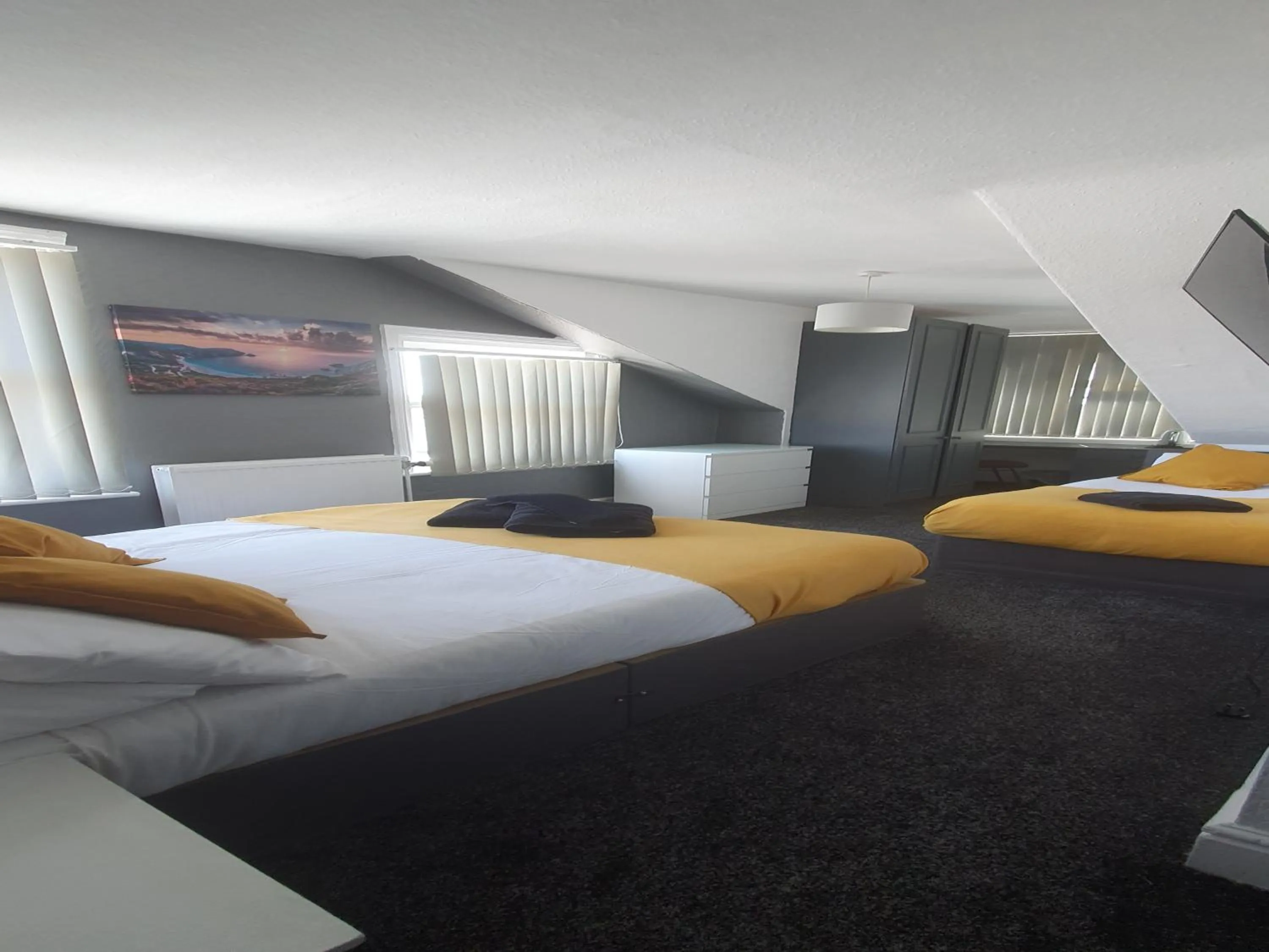 Bed in South Beach Kings Promenade Hotel