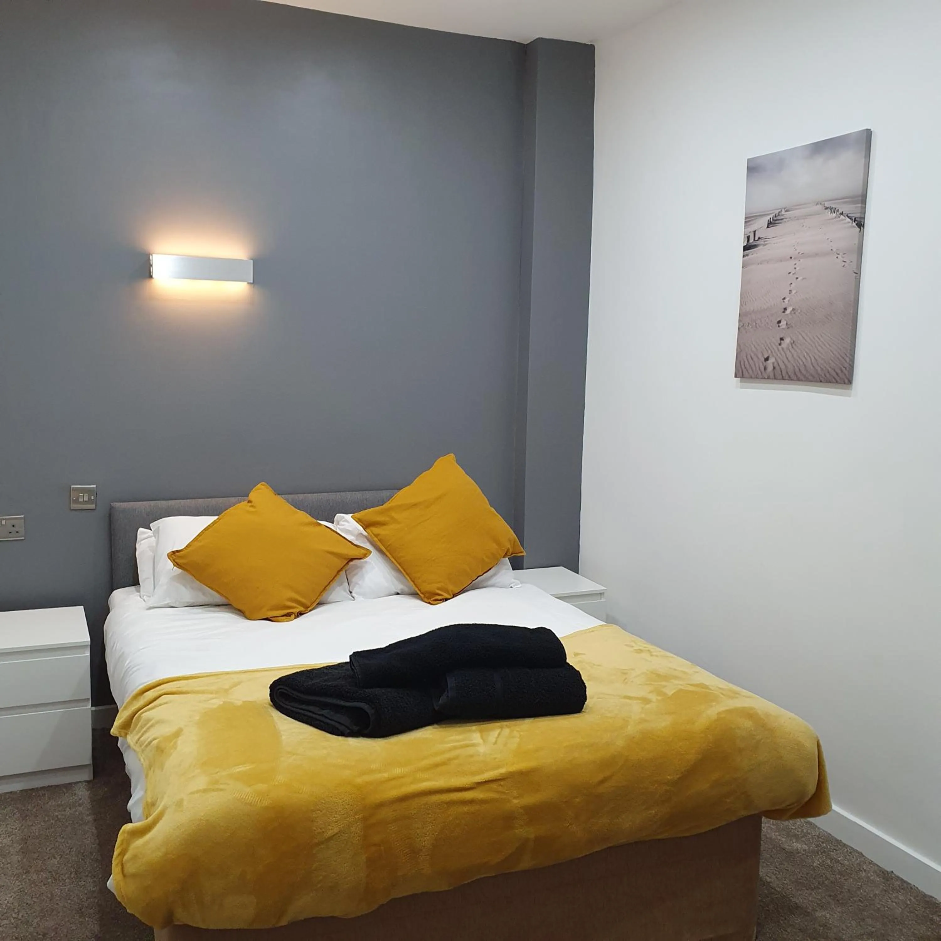 Bed in South Beach Kings Promenade Hotel