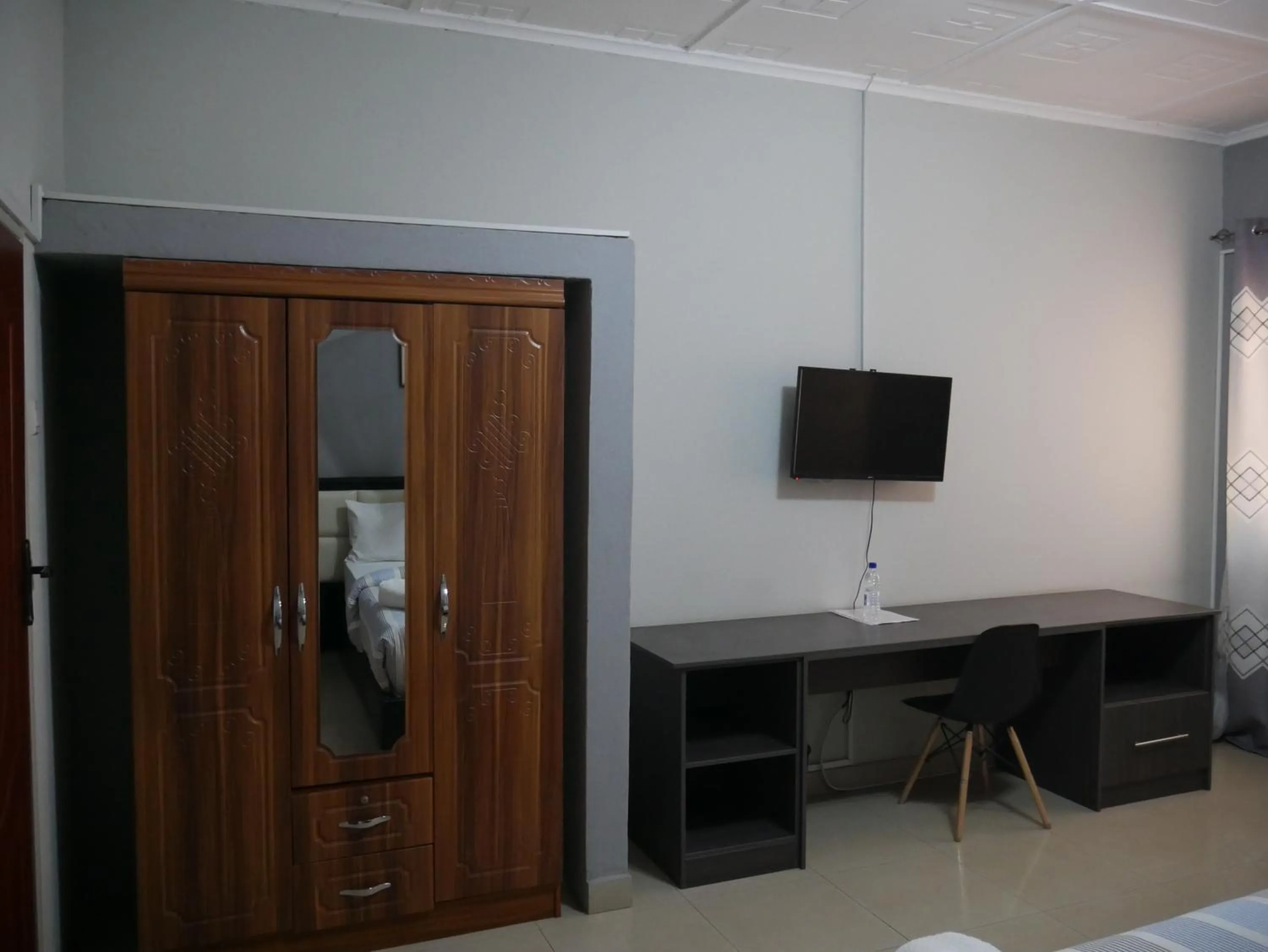 TV and multimedia in THE ESCAPE LODGE