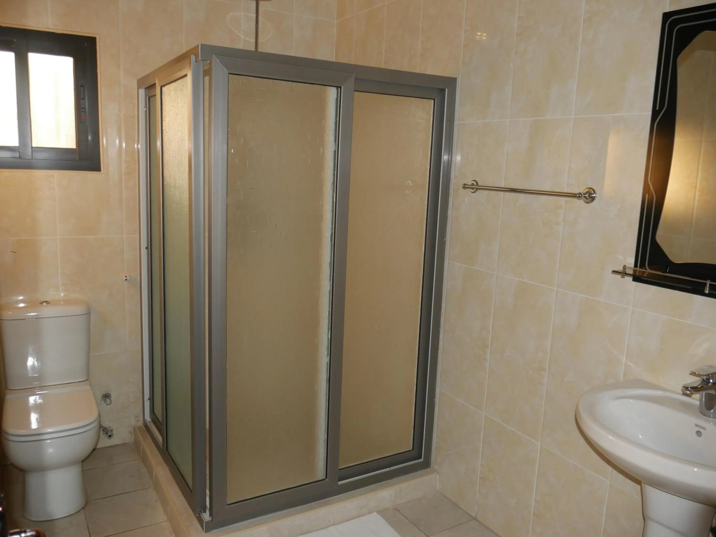 Shower in THE ESCAPE LODGE