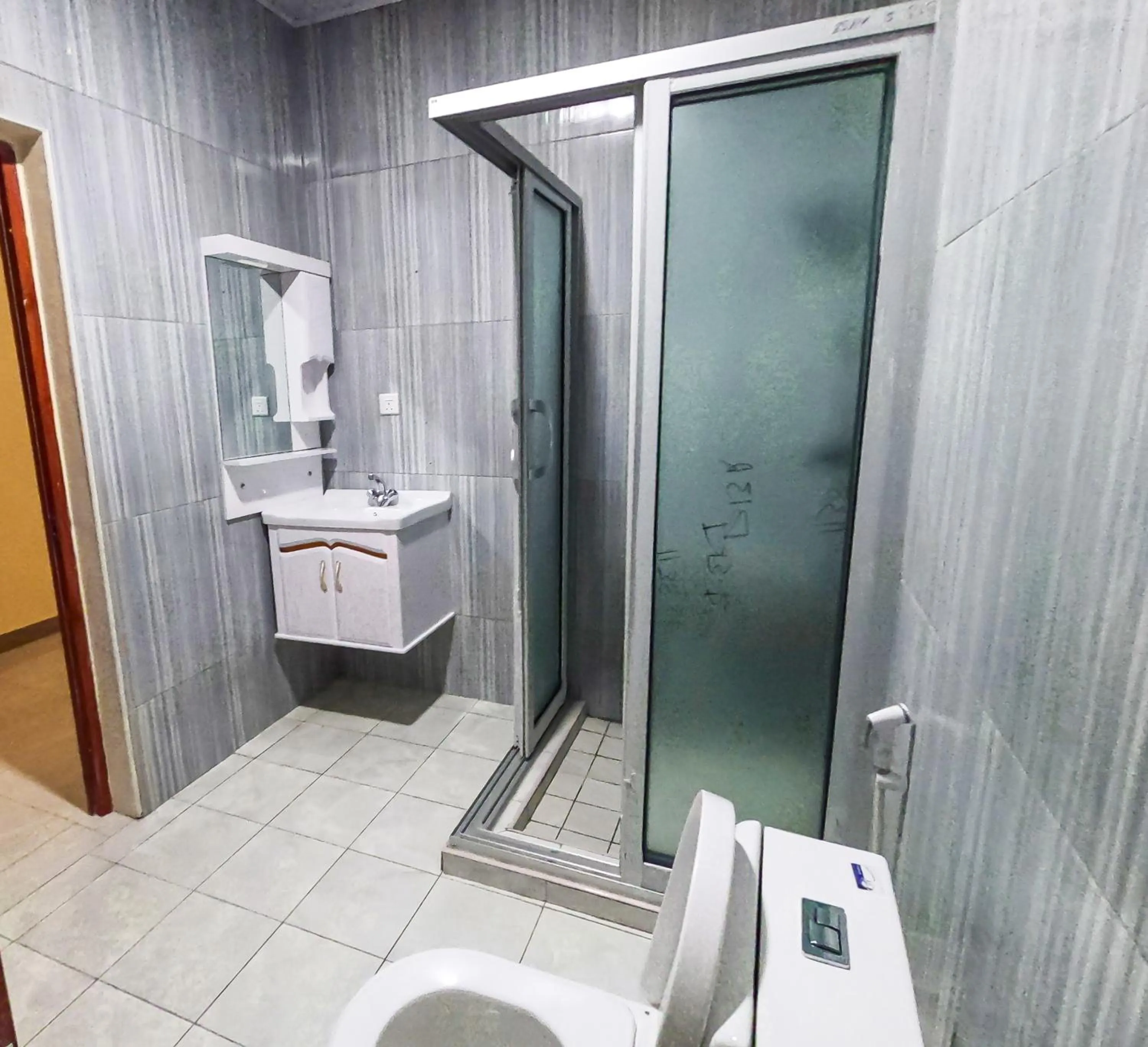 Shower in THE ESCAPE LODGE