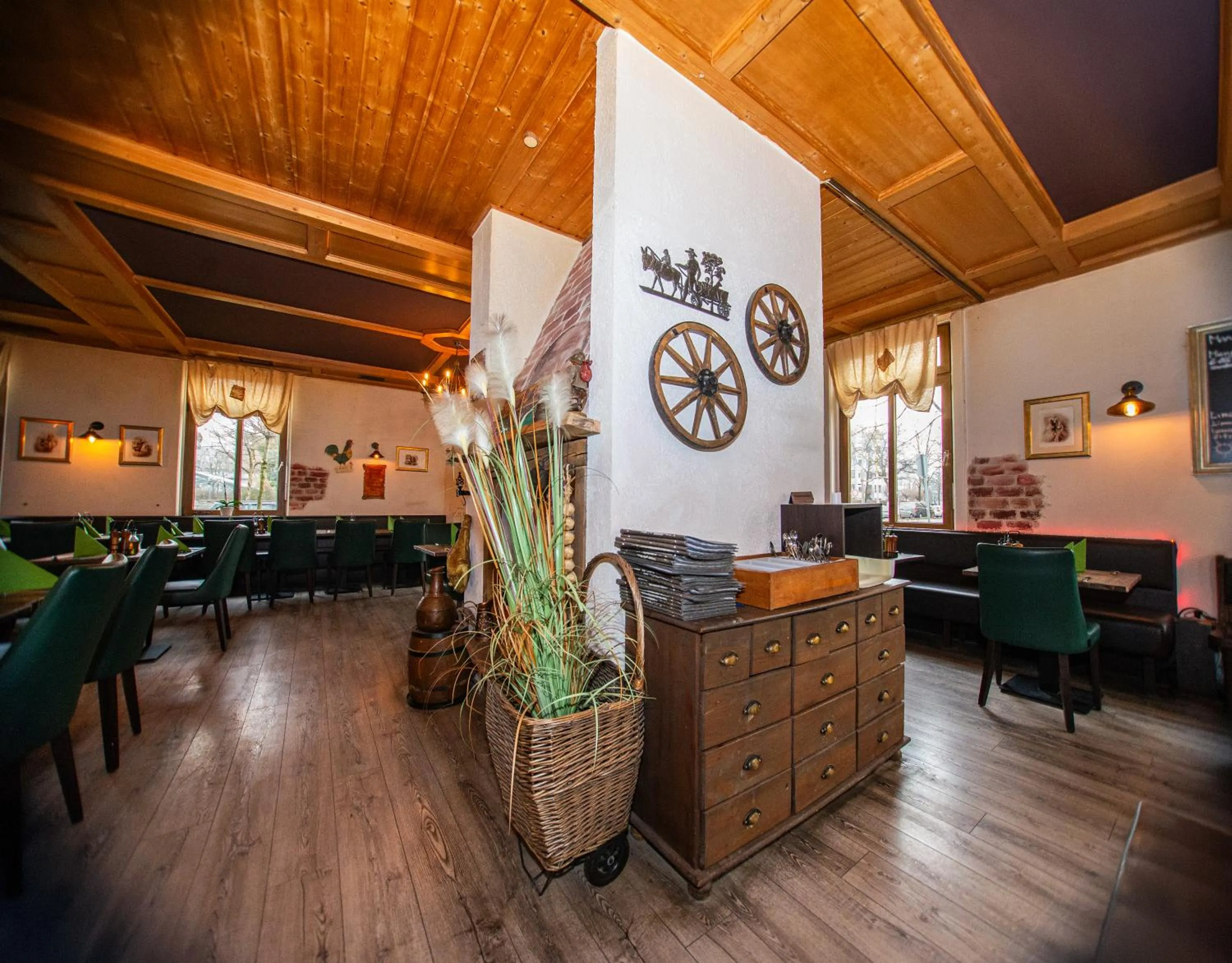 Restaurant/places to eat in Hotel Perlach Allee by Blattl