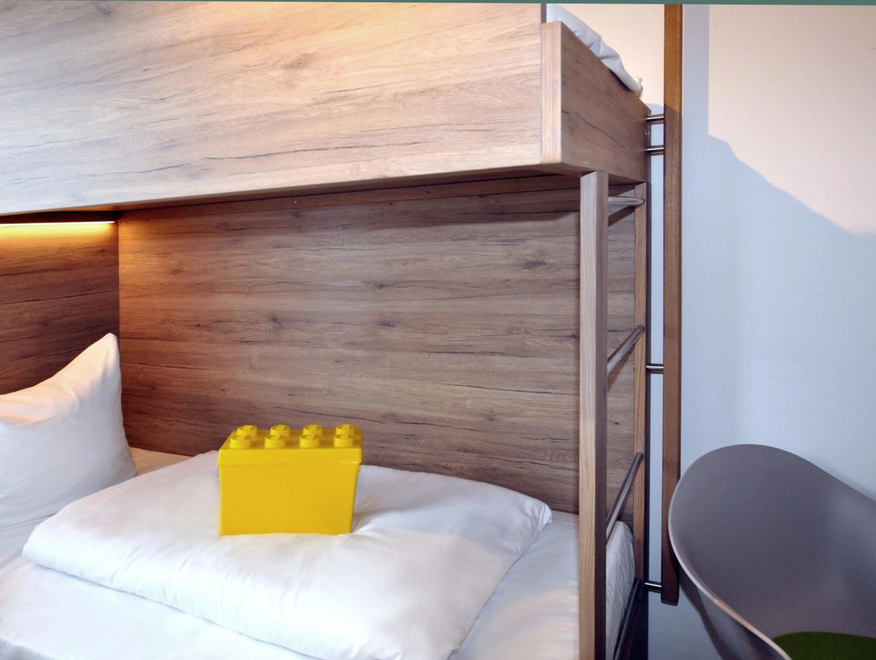 Family, Bed in Hotel Perlach Allee by Blattl