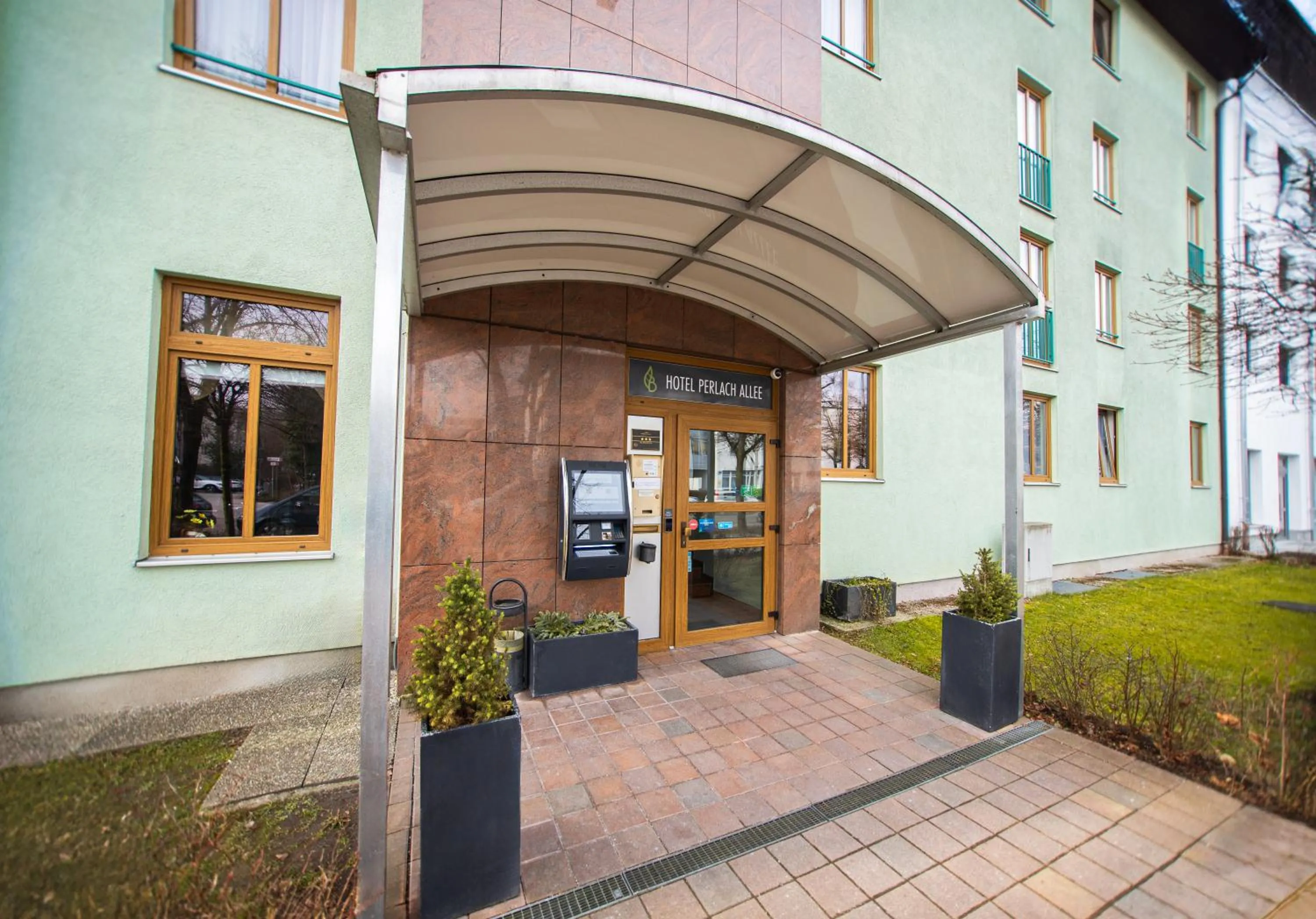 Facade/entrance in Hotel Perlach Allee by Blattl