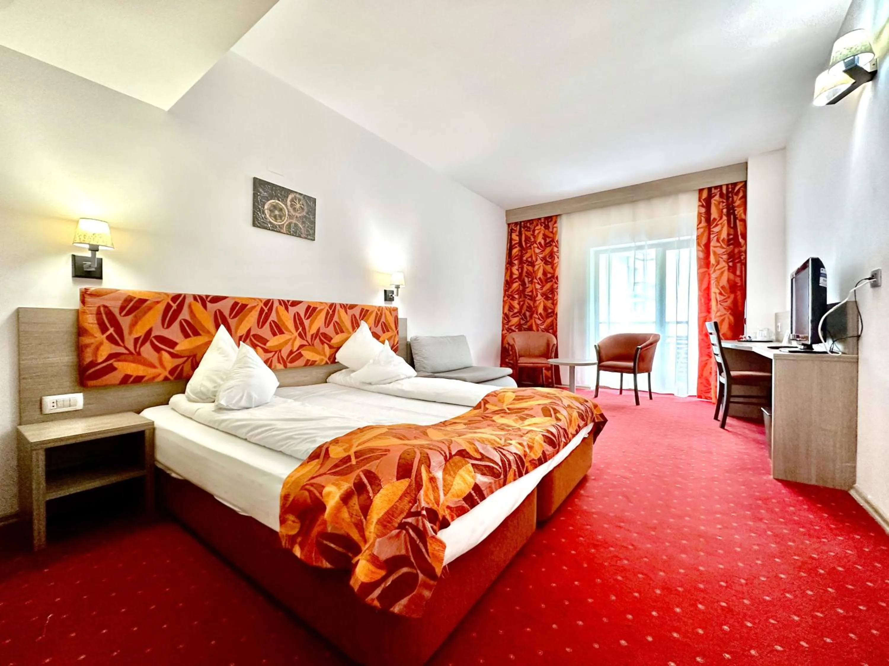 Photo of the whole room, Bed in Hotel TISA