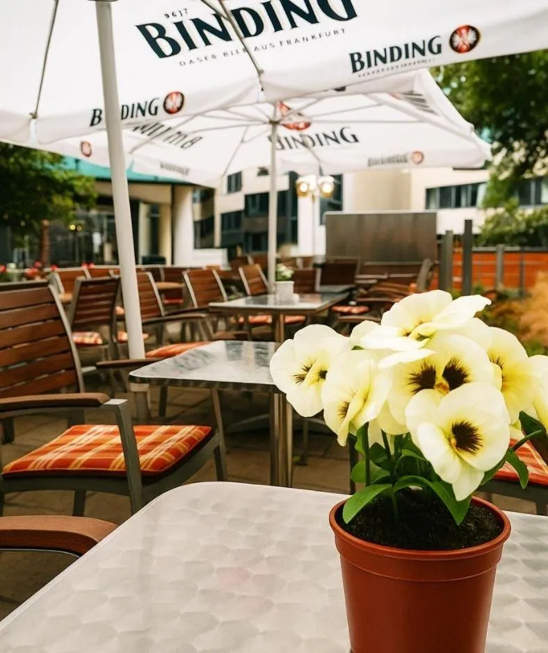 Restaurant/places to eat in Plaza Hotel & Living Frankfurt