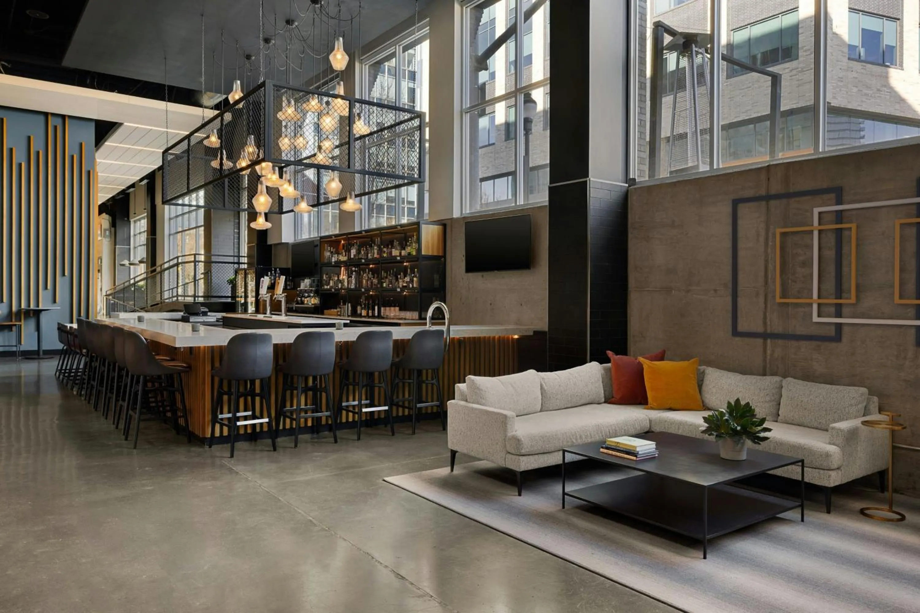 Lounge or bar in The Casso, Raleigh, a Tribute Portfolio Hotel