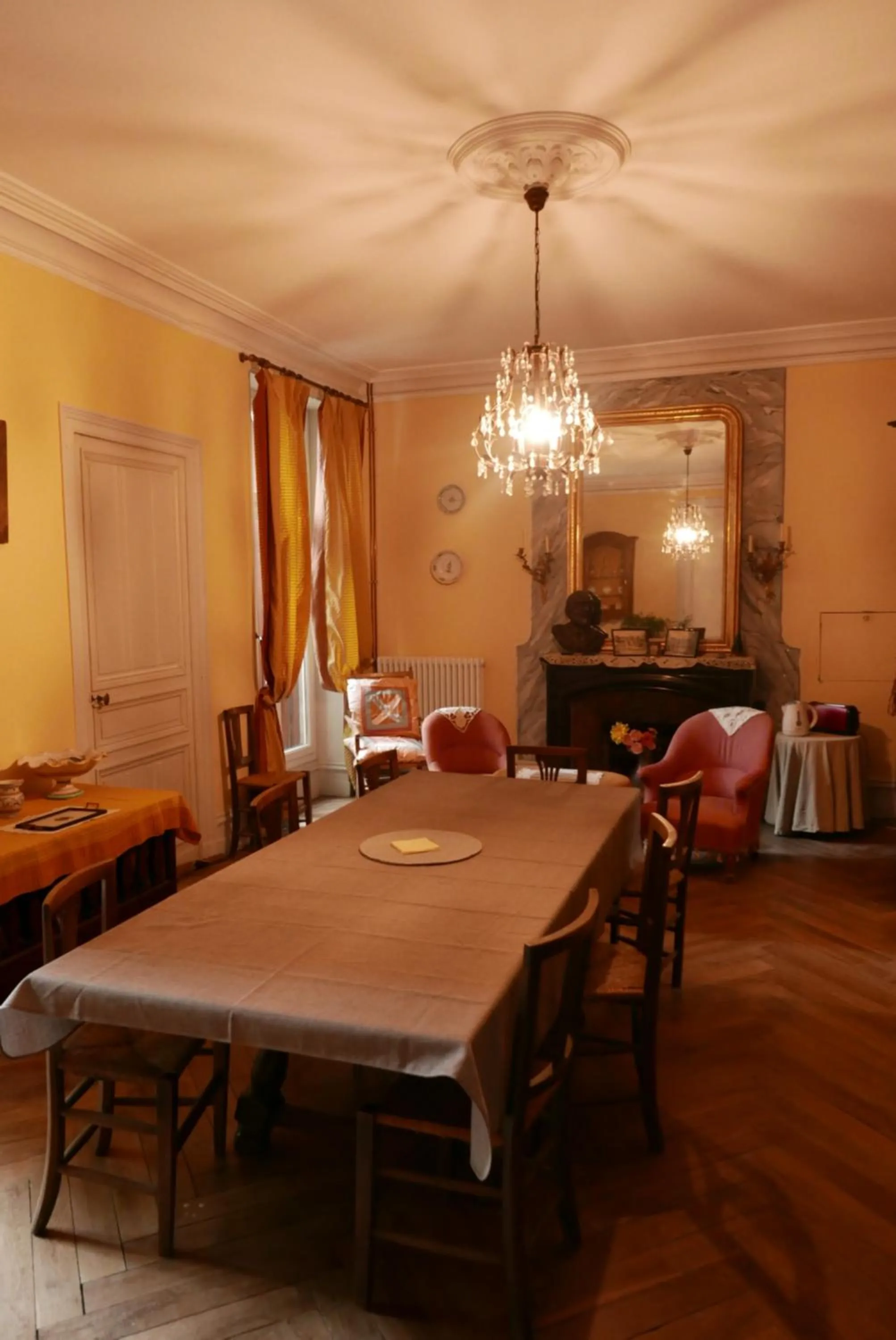 Lounge or bar in La Cure du Maine Charles