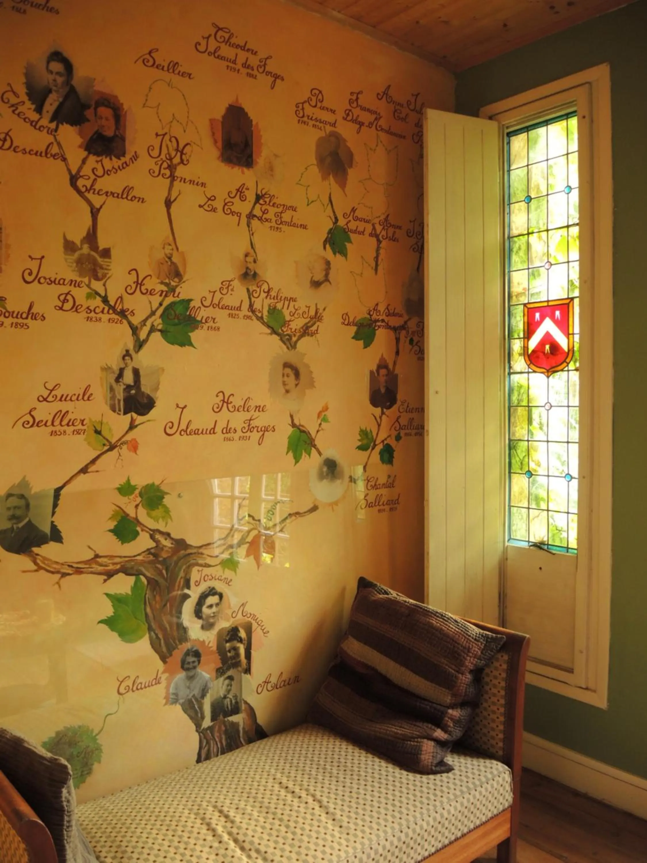 Communal lounge/ TV room in La Cure du Maine Charles