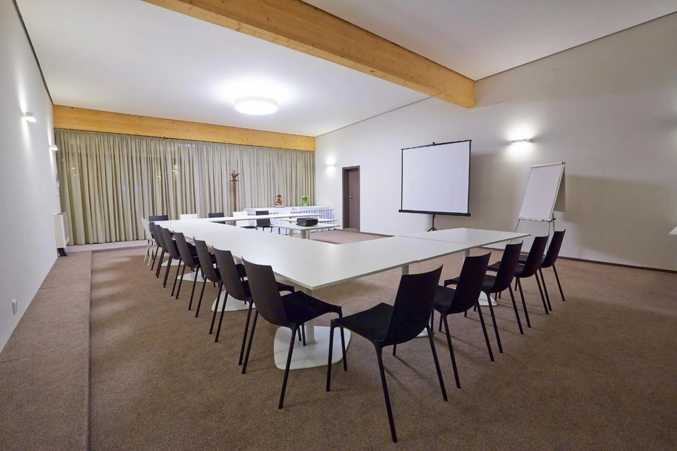 Business facilities in Sand Martin