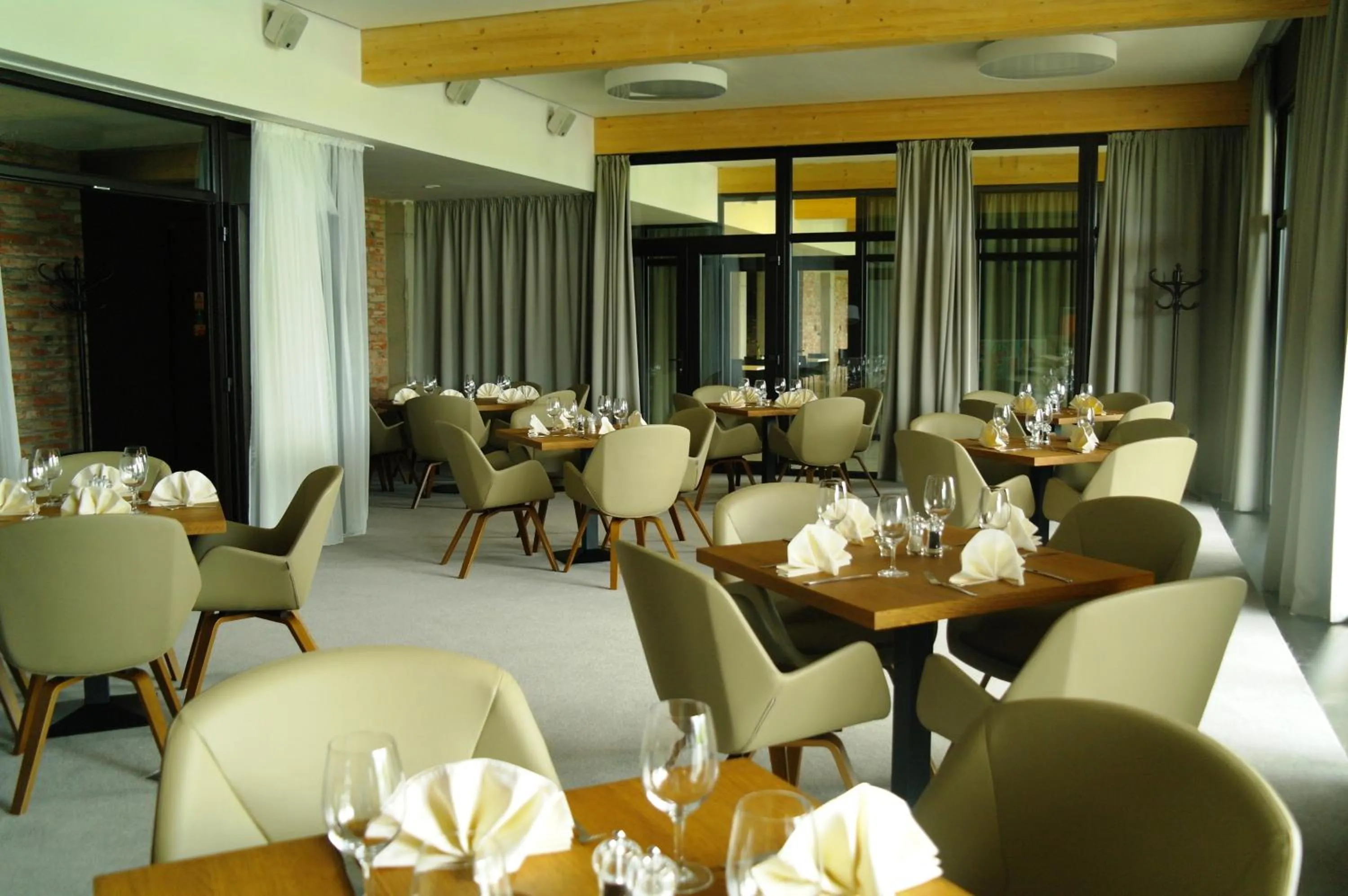 Restaurant/places to eat in Sand Martin