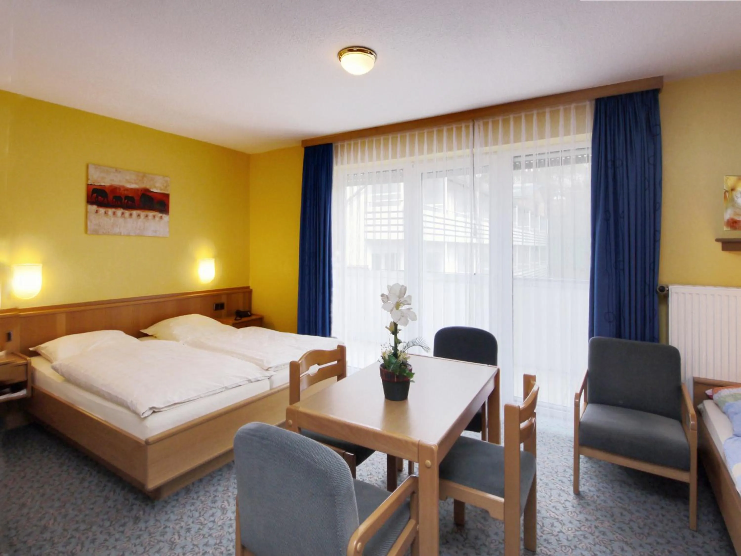 Photo of the whole room, Bed in Hotel Hesborner Kuckuck