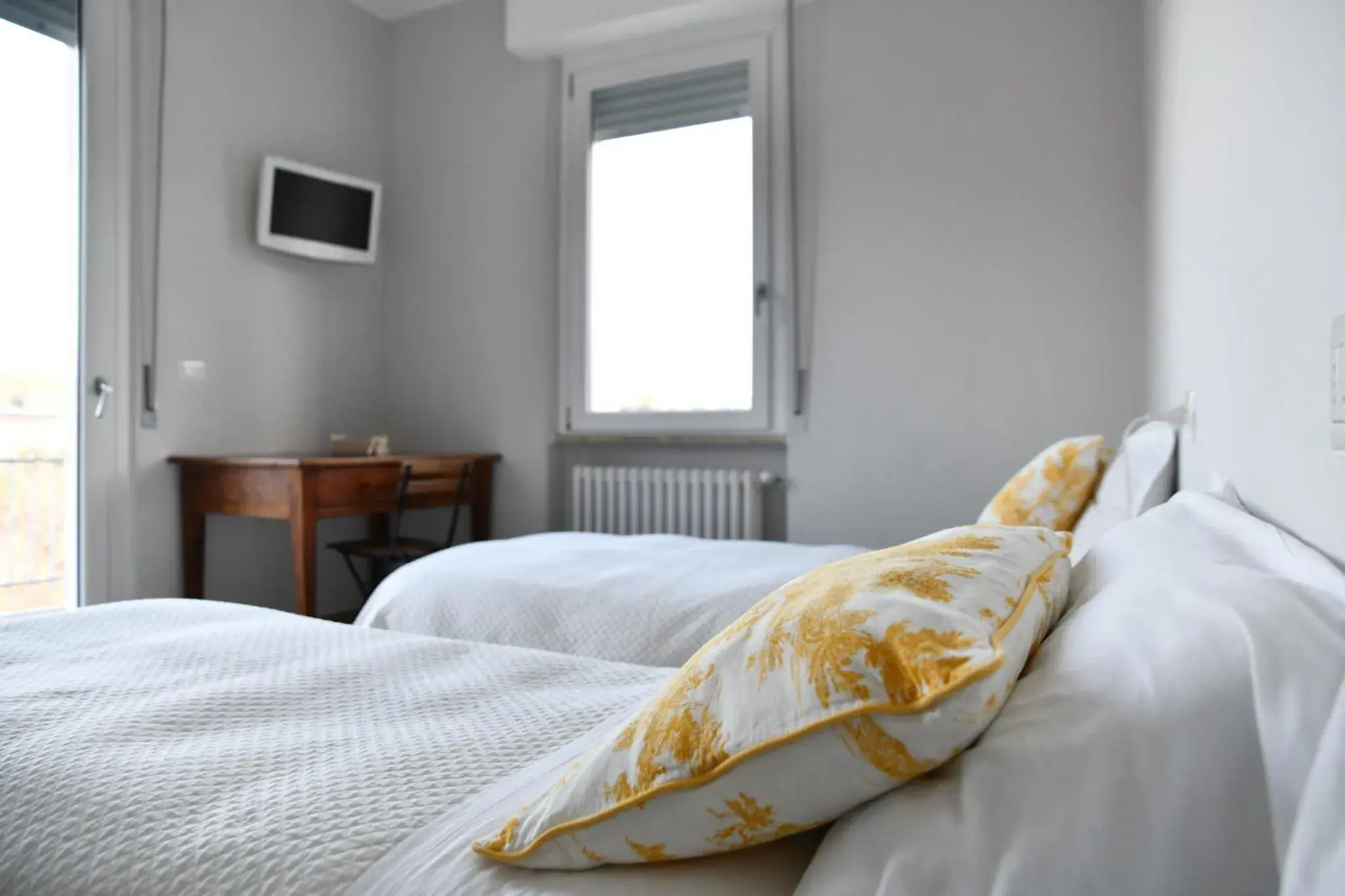Double or Twin Room with Balcony and Panoramic View - single occupancy in B&B Porta Romana-Language And Art Double or Twin Room with Balcony and Panoramic View - single occupancy in B&B Porta Romana-Language And Art