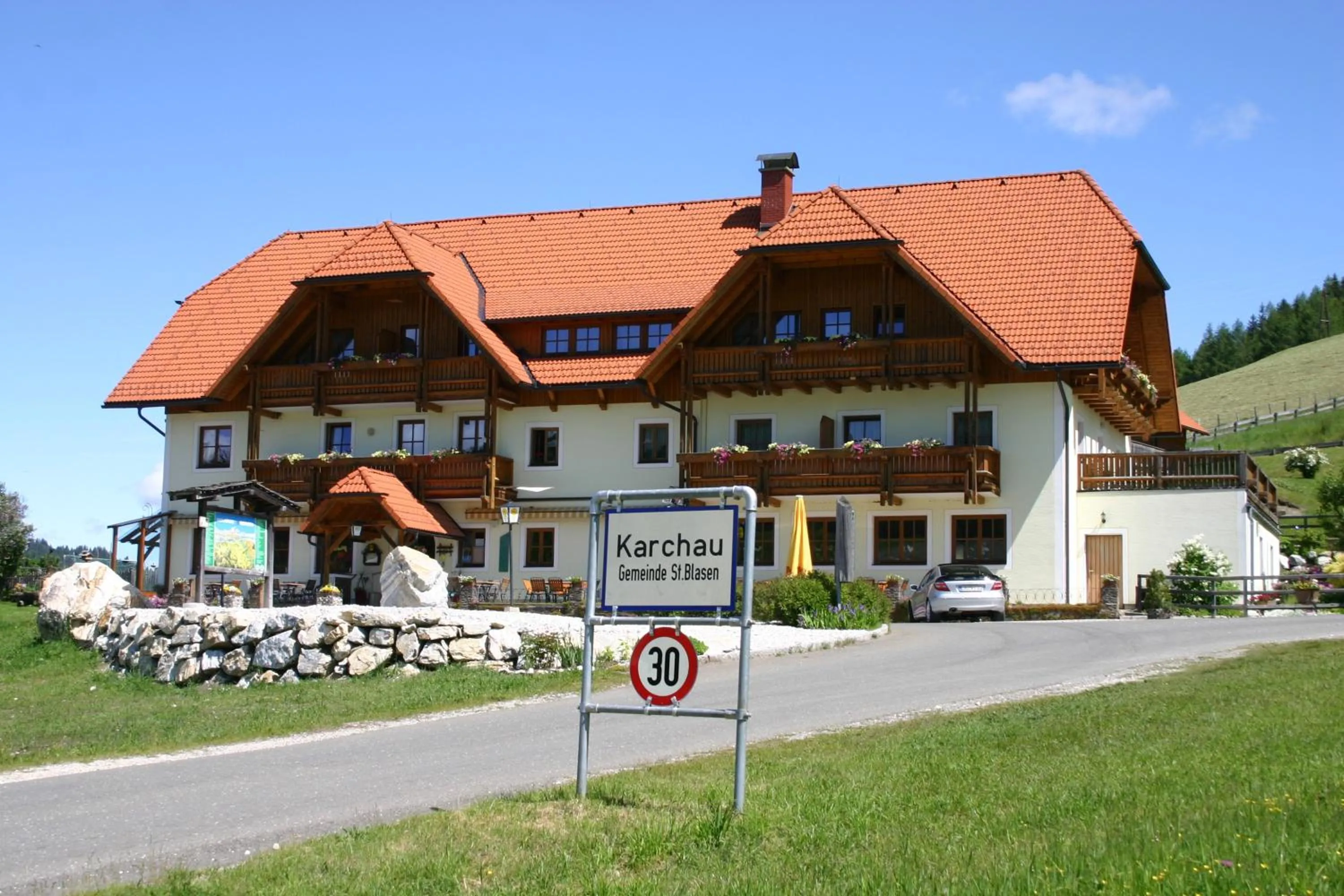 Facade/entrance in Alpengasthof Moser