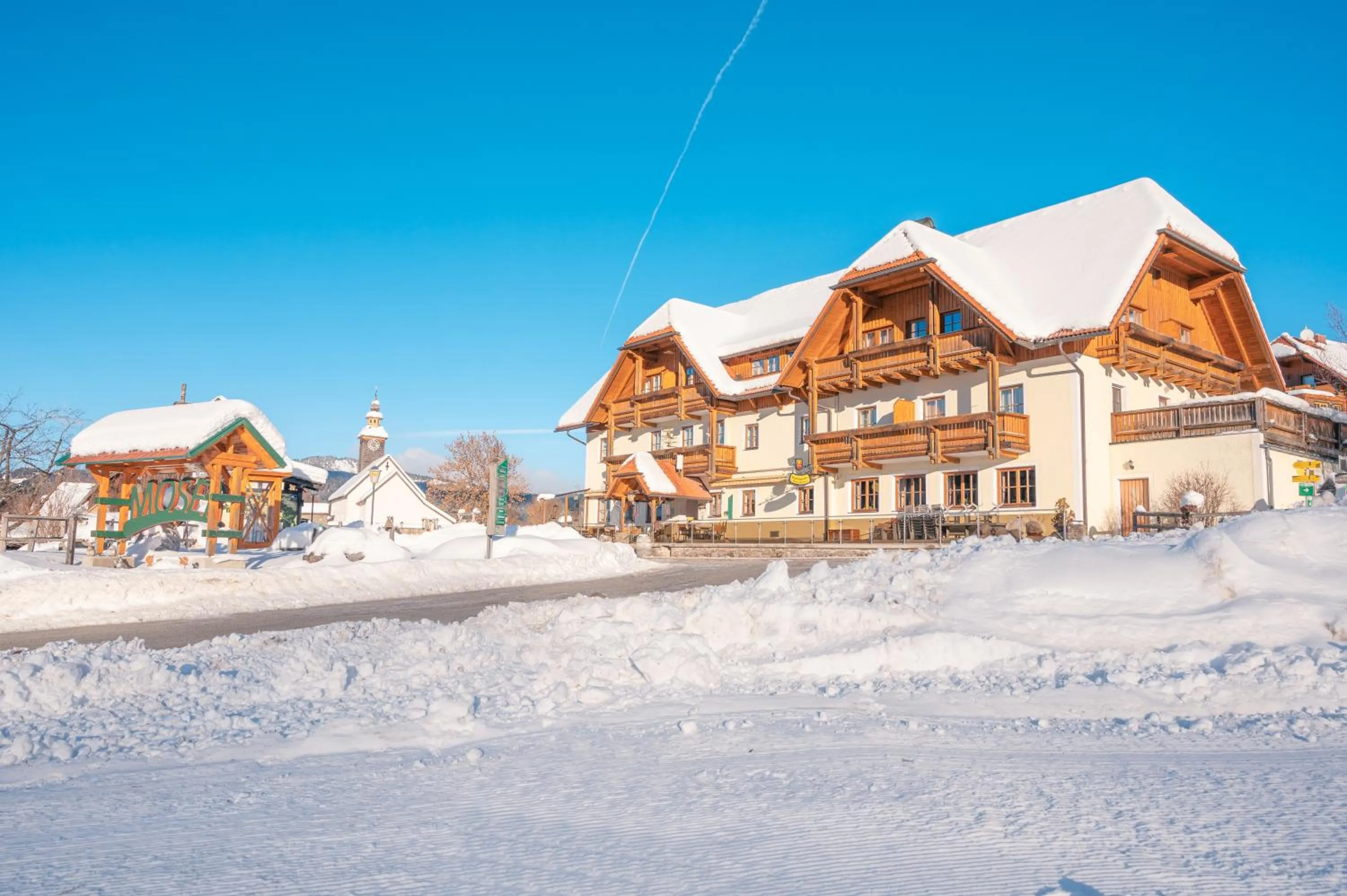 Facade/entrance in Alpengasthof Moser