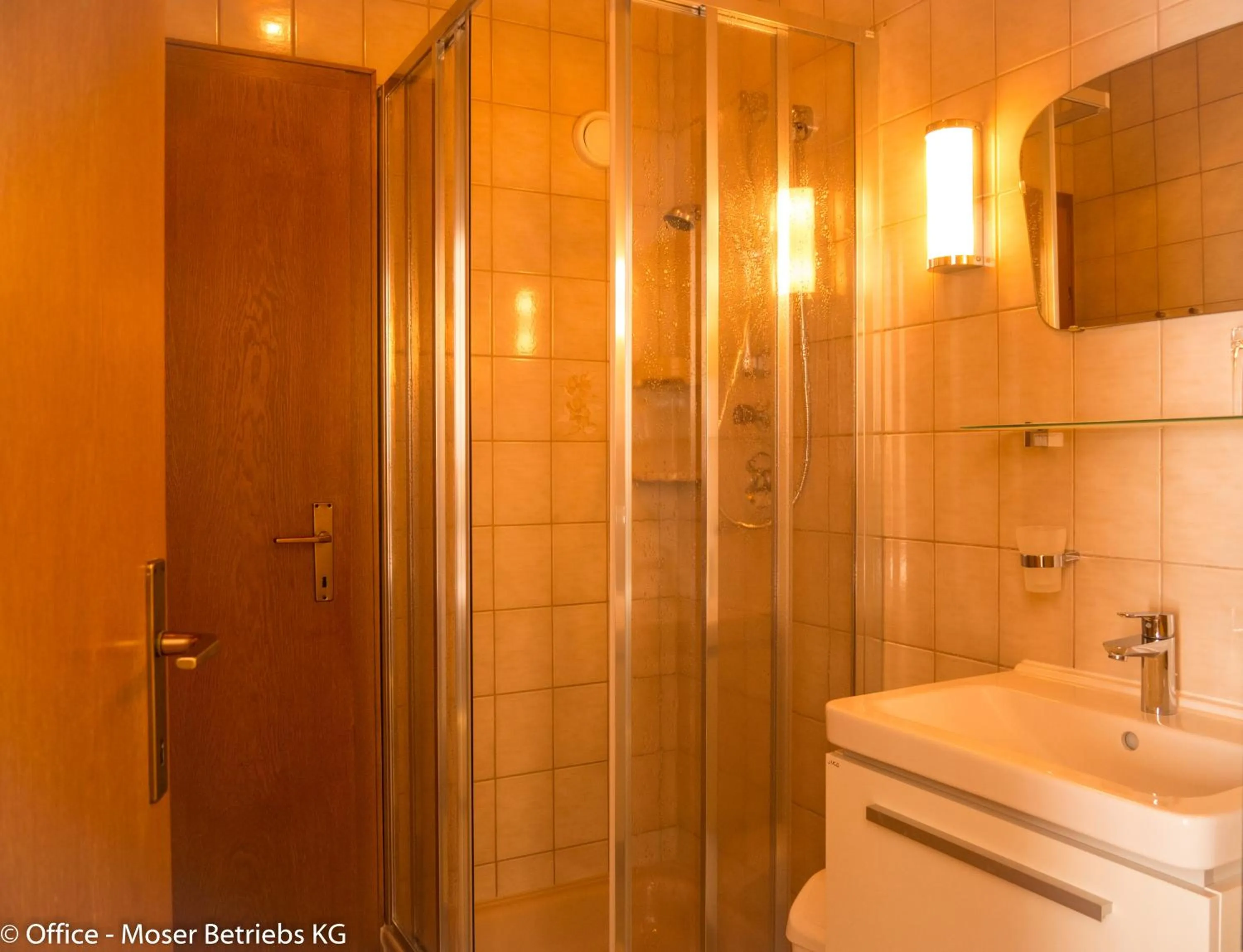 Shower in Alpengasthof Moser