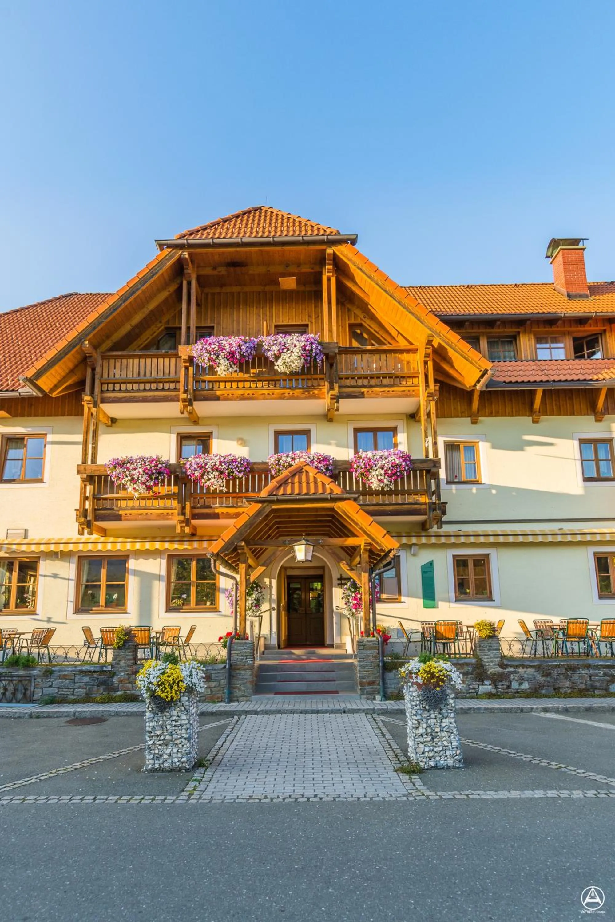 Facade/entrance in Alpengasthof Moser