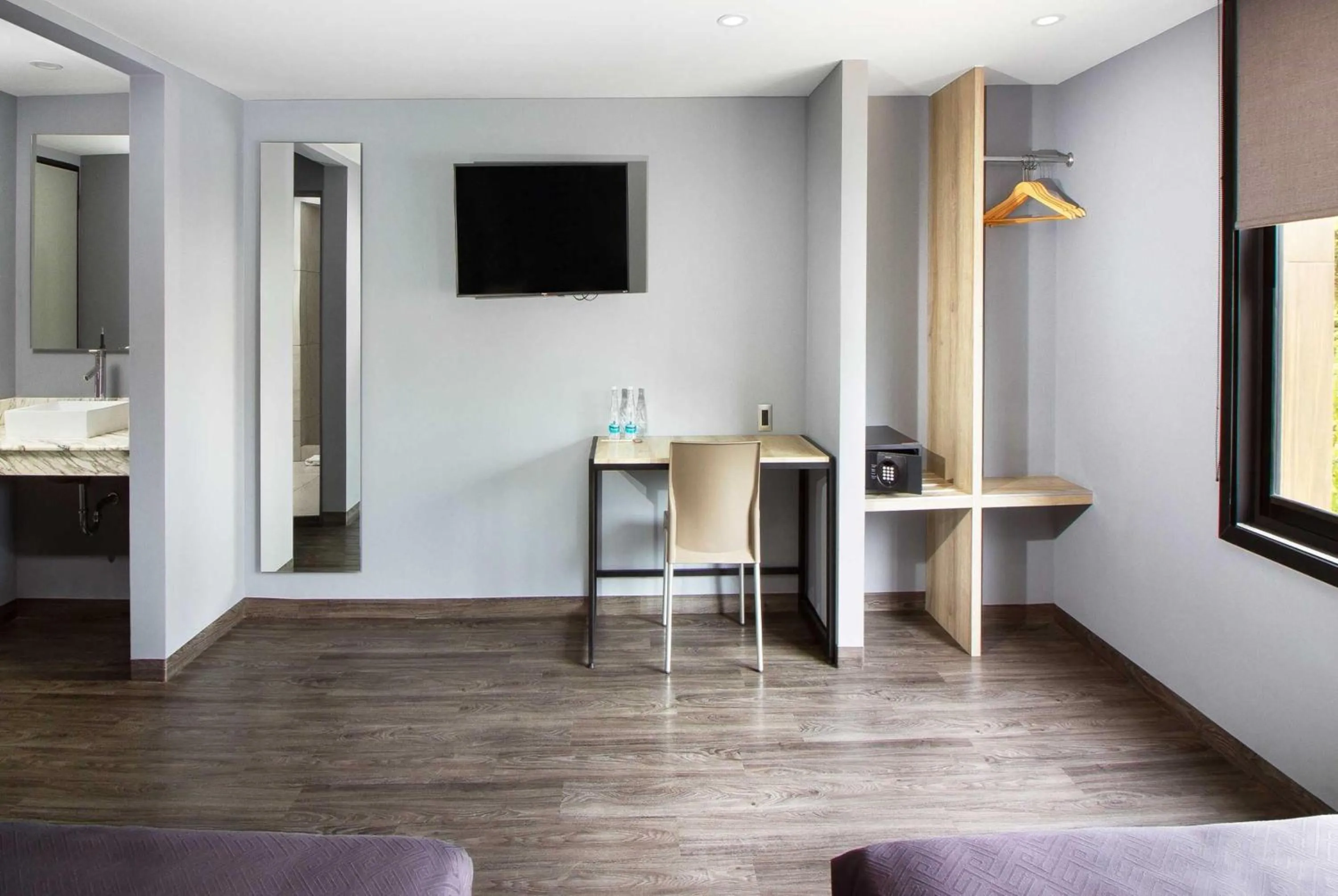 Photo of the whole room in Hotel MX lagunilla CDMX, Trademark Collection by Wyndham