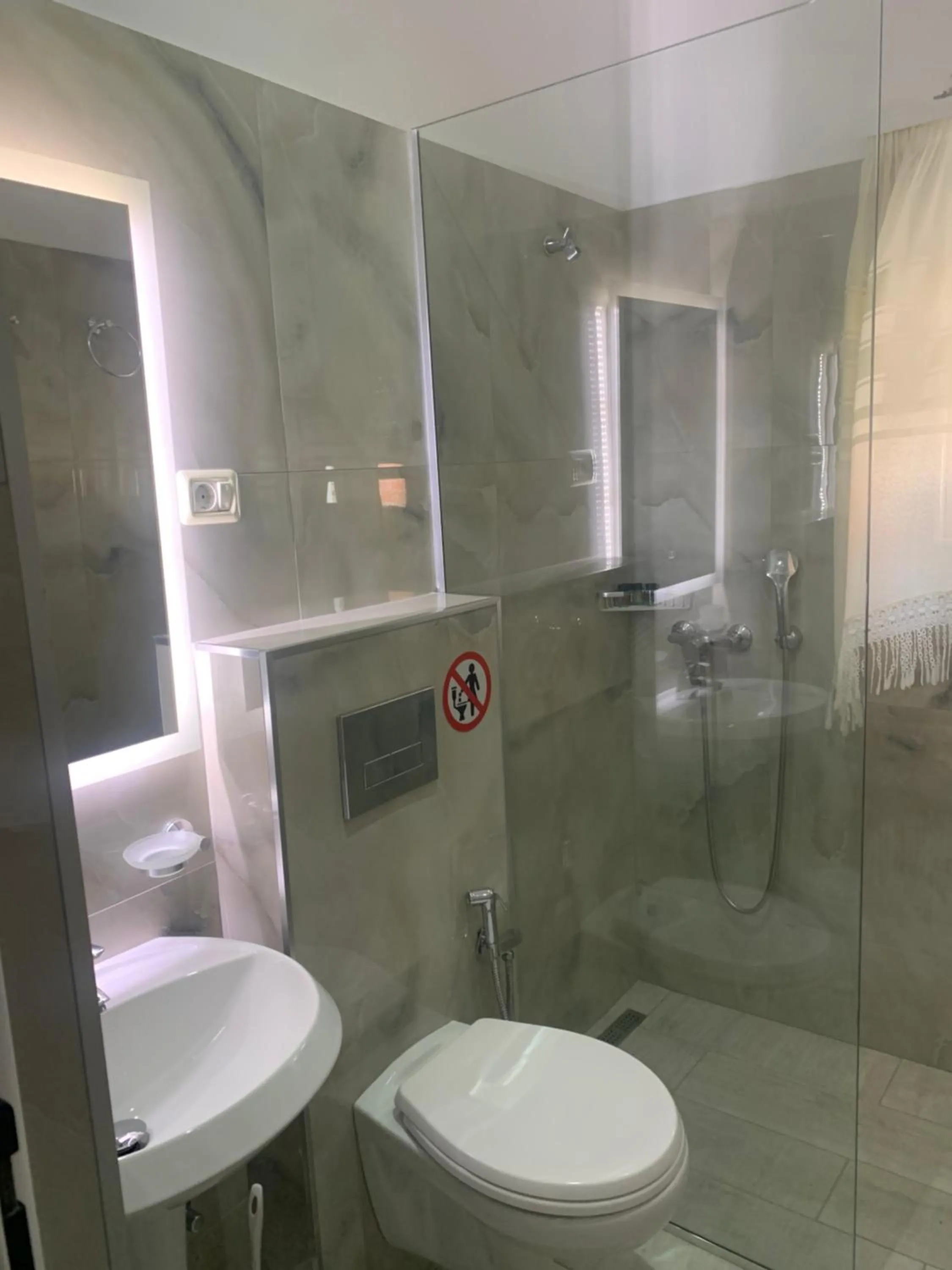 Shower in Hotel Soan