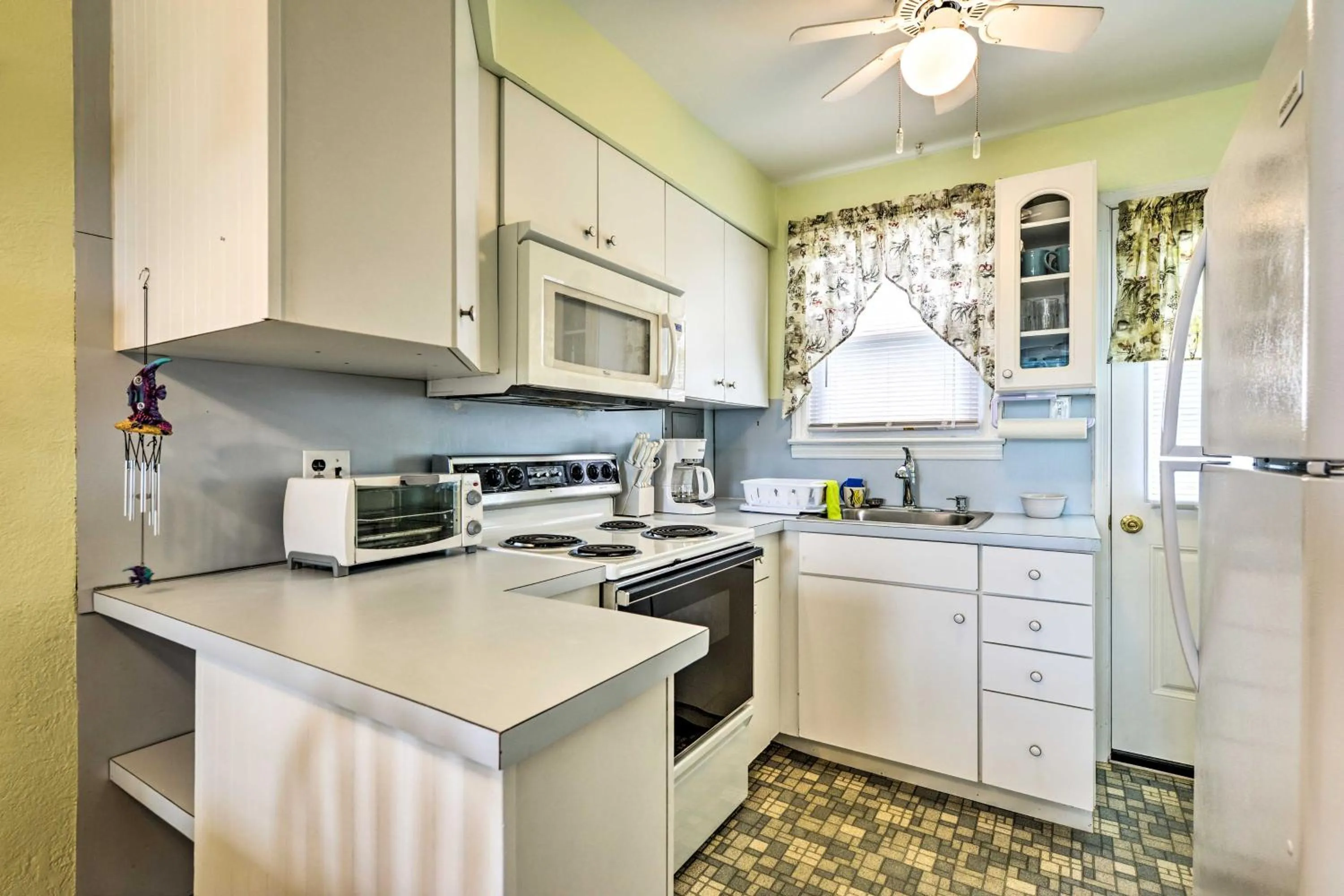 Wildwood Crest Condo 2 Blocks to Beach!