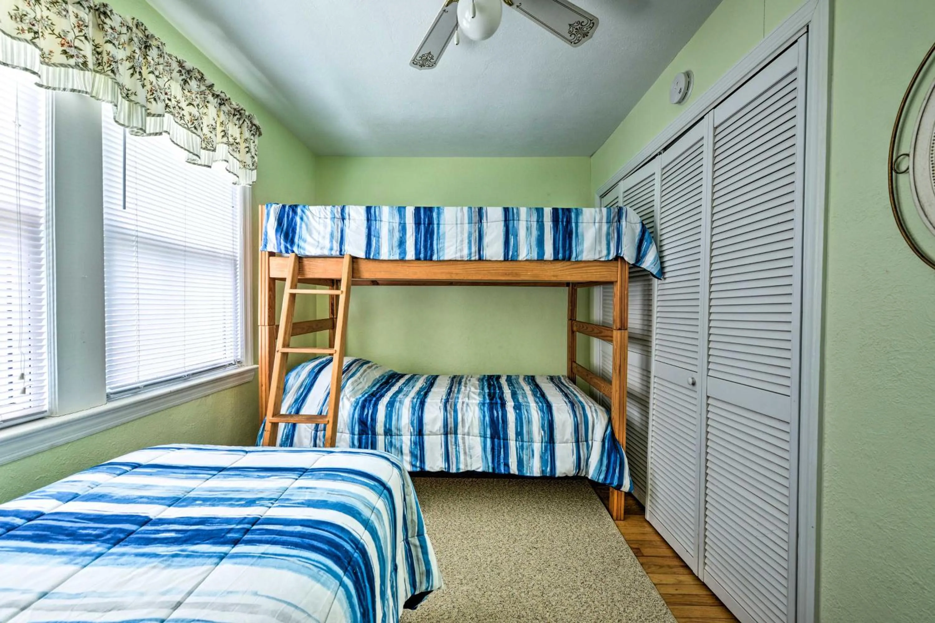 Wildwood Crest Condo 2 Blocks to Beach!