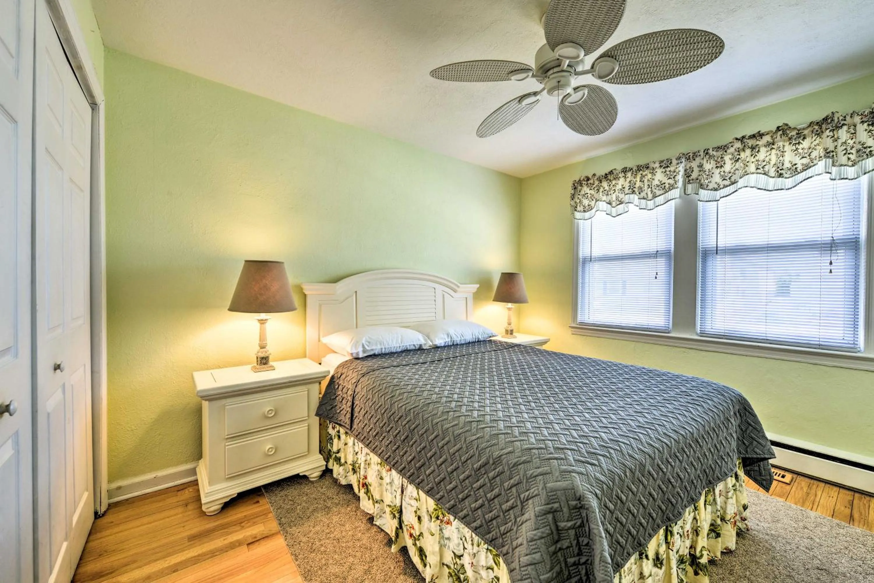 Wildwood Crest Condo 2 Blocks to Beach!