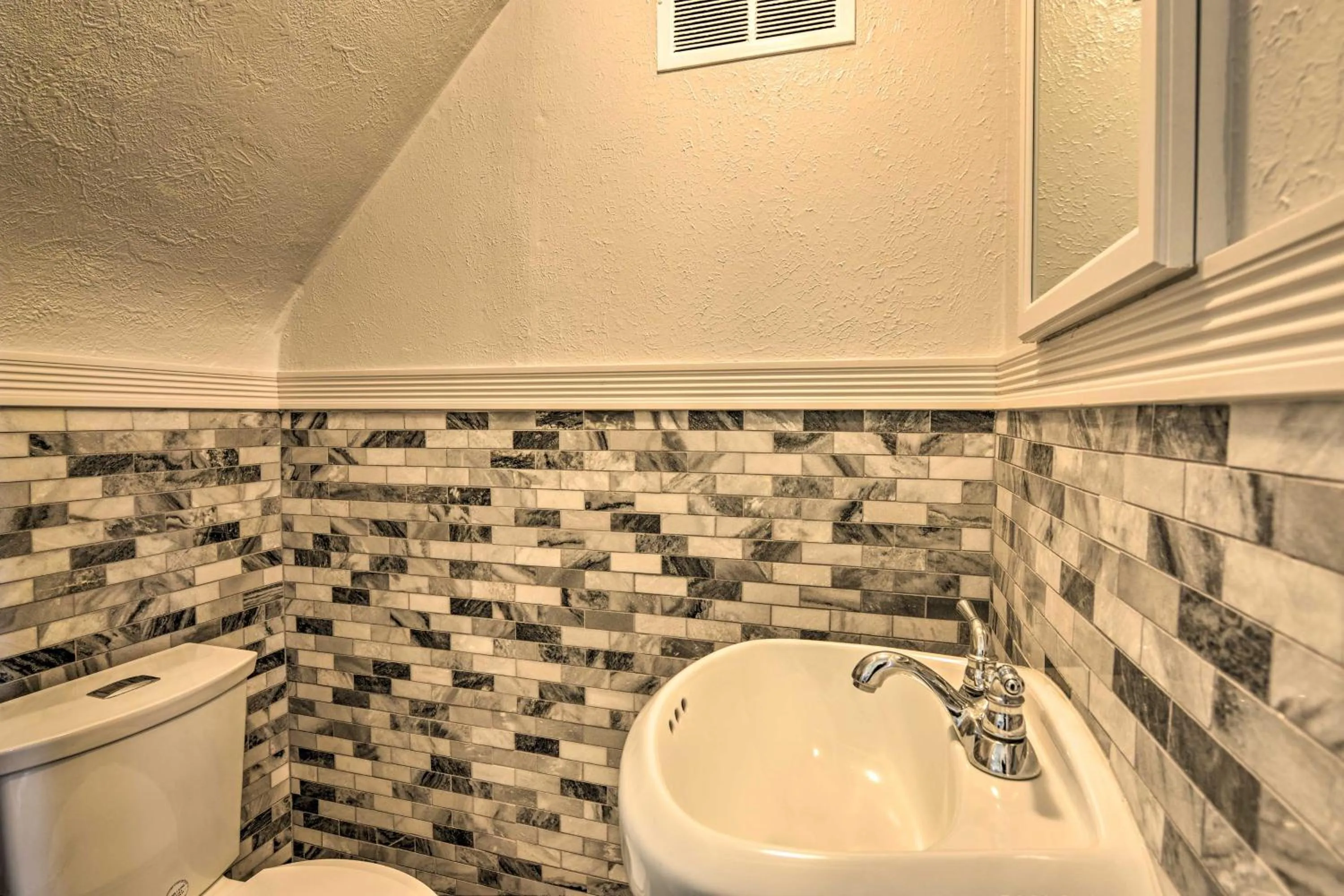 Wildwood Crest Condo 2 Blocks to Beach!