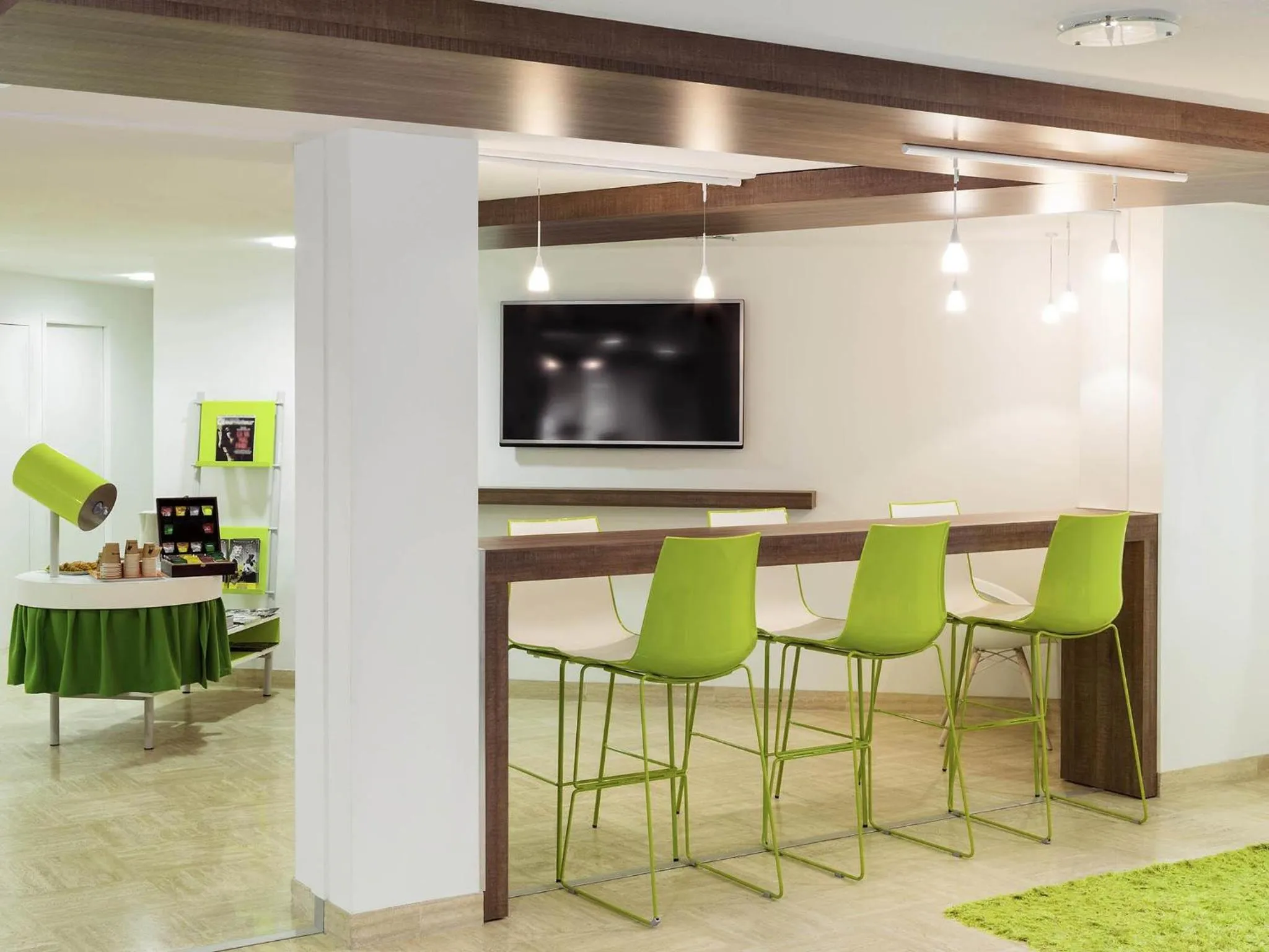 Lounge or bar in ibis Styles Niort Poitou Charentes
