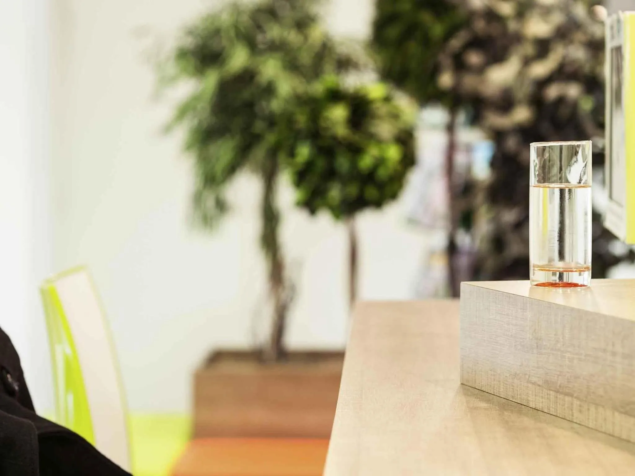 Lounge or bar in ibis Styles Niort Poitou Charentes