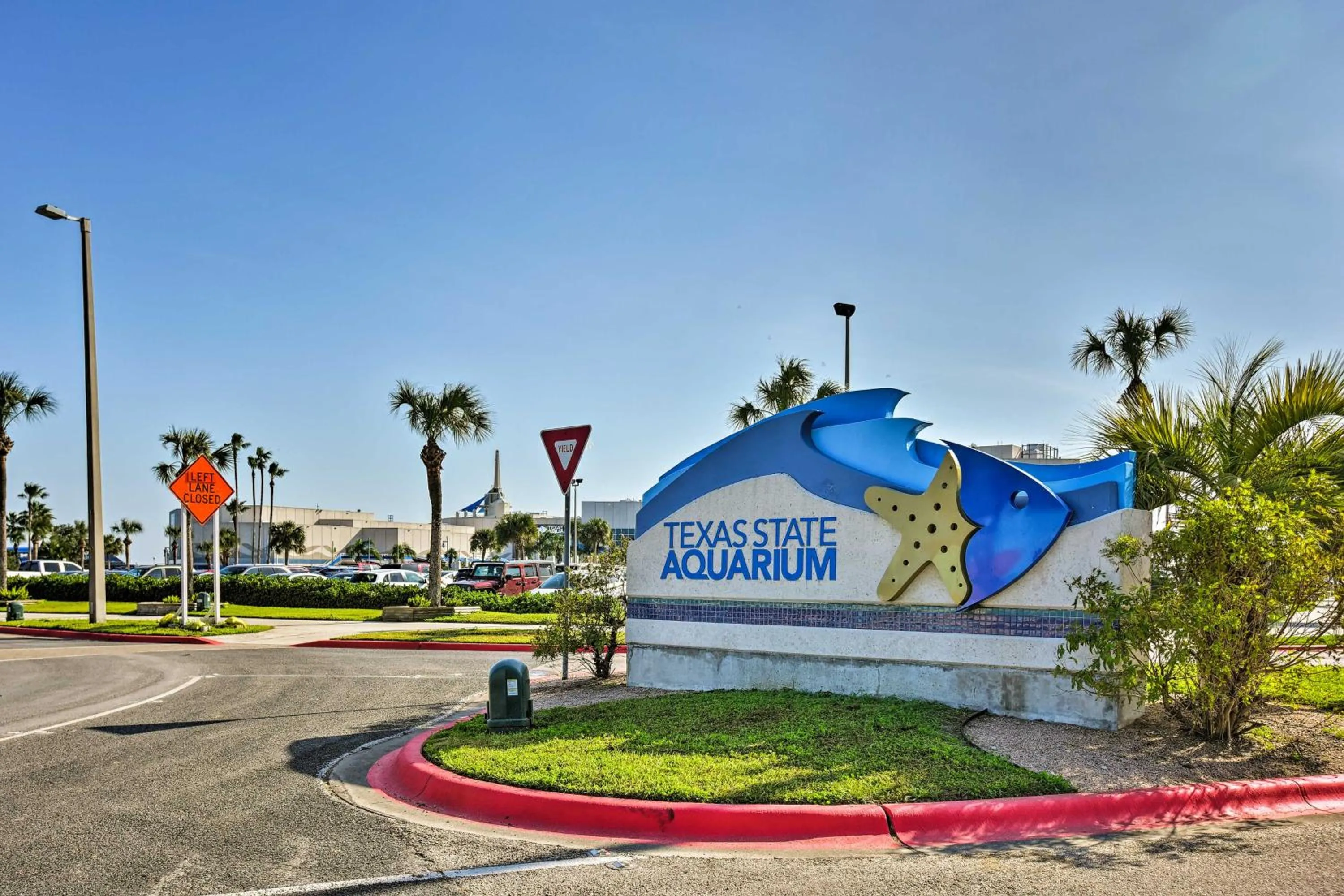 Corpus Christi Beachfront Condo with Pool Access!