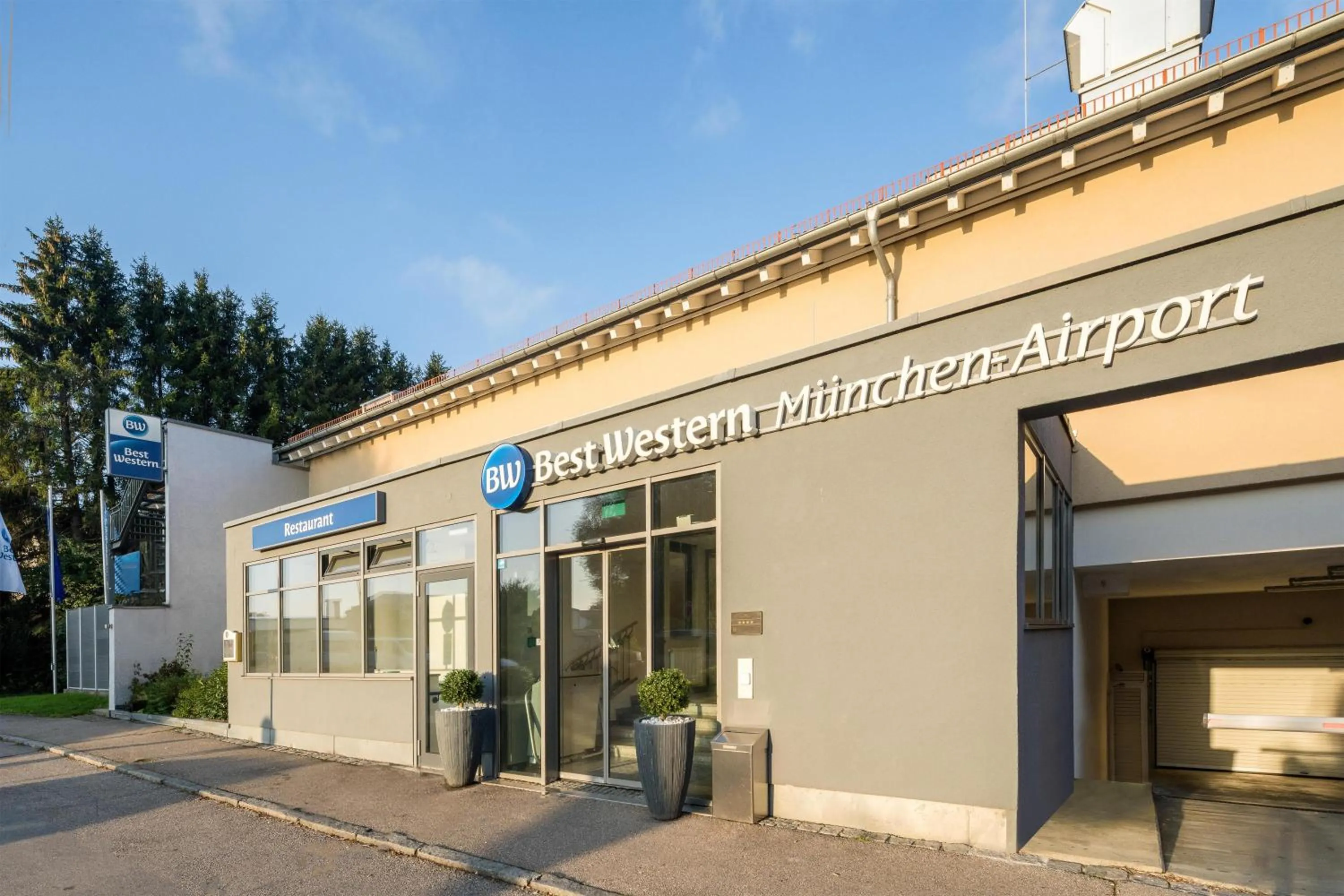 Property building in Best Western Hotel München Airport
