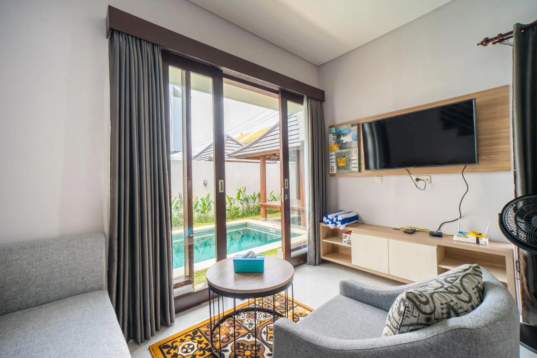 Communal lounge/ TV room in Little Nuts Villas