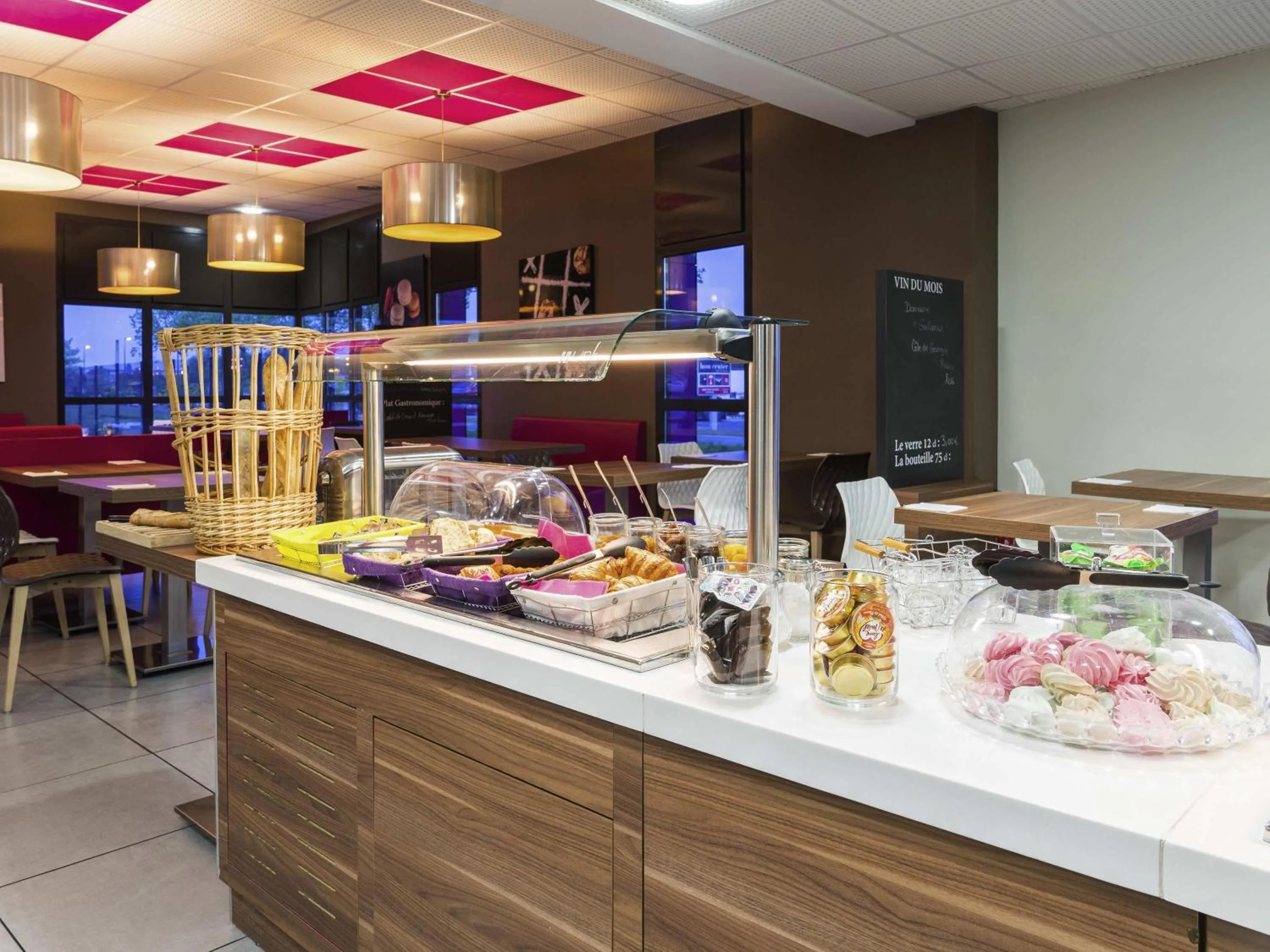 Restaurant/places to eat in ibis Styles Castres