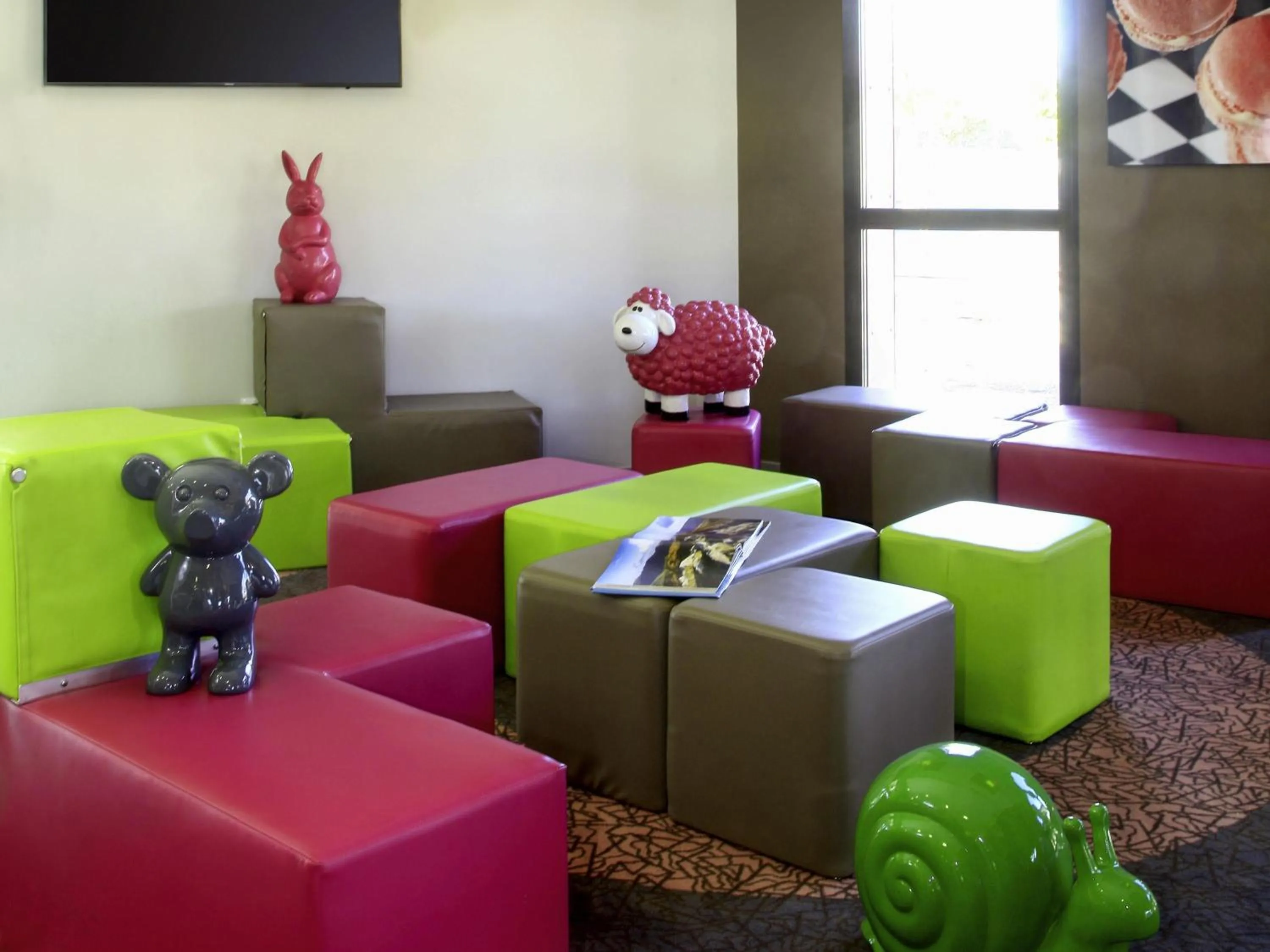 Lounge or bar in ibis Styles Castres