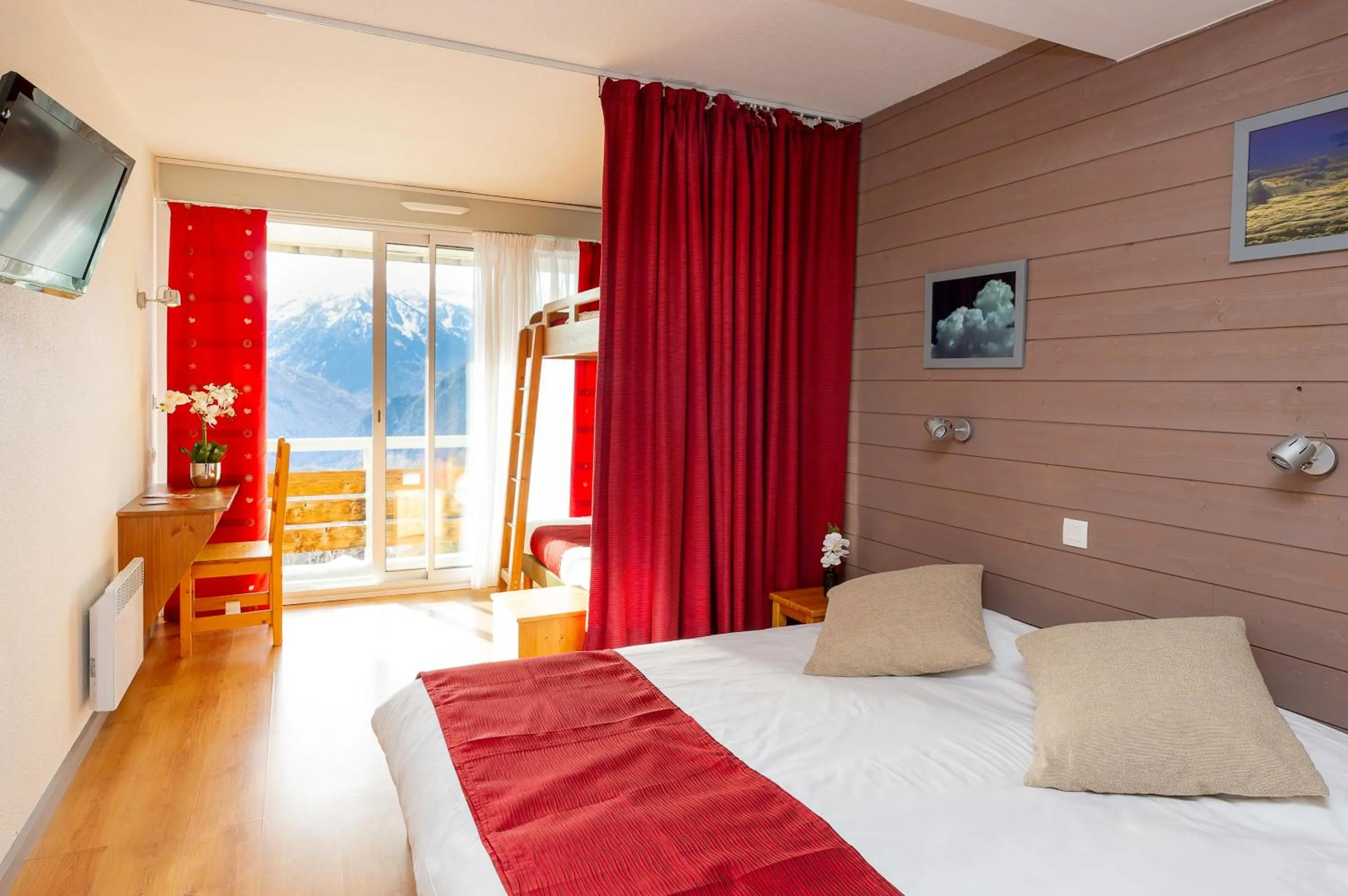 Photo of the whole room, Bed in Village Vacances Le Tarbesou - Pied de piste station Ax 3 Domaines