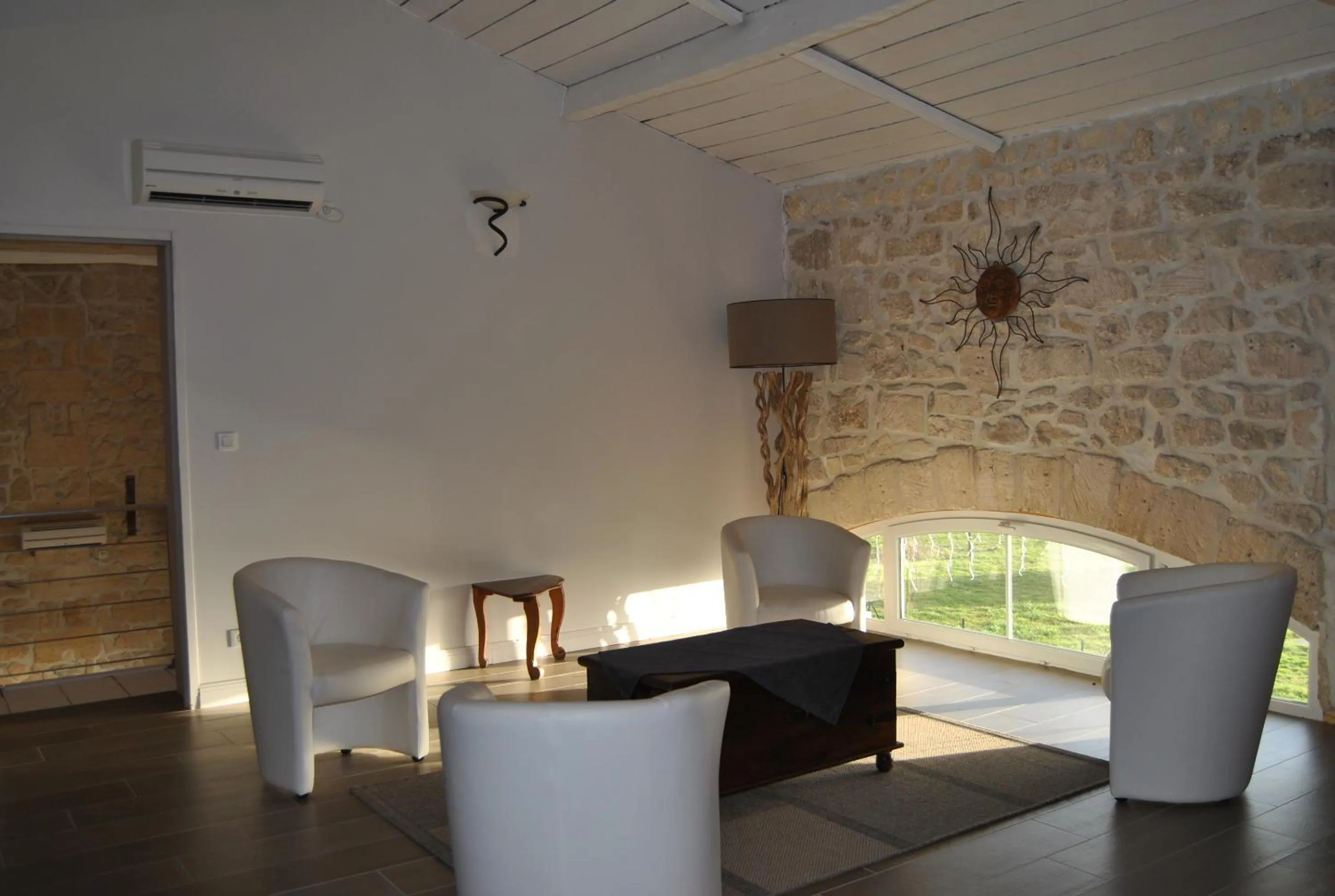 Lounge or bar in La Grange de La Dupuise