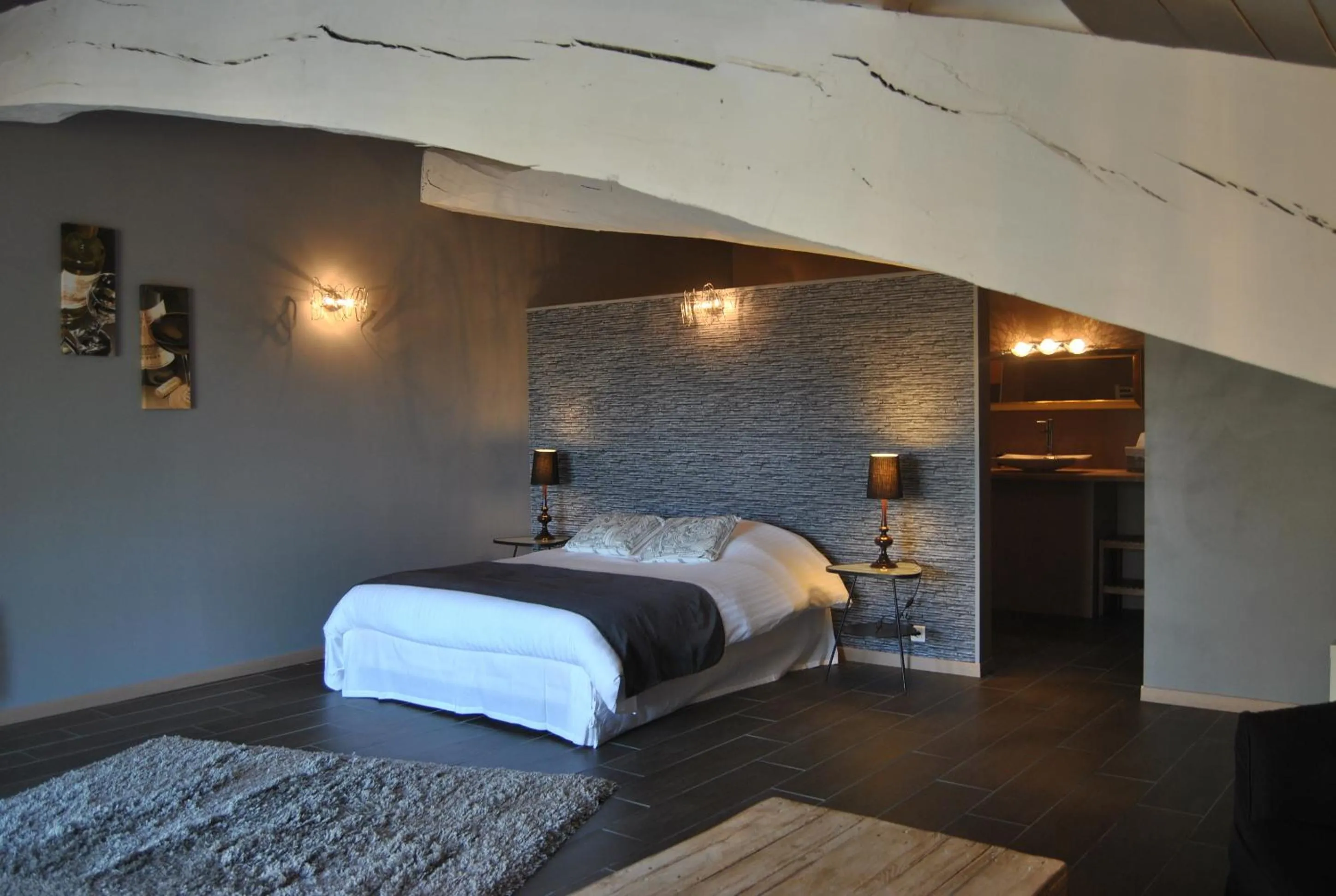 Photo of the whole room, Bed in La Grange de La Dupuise