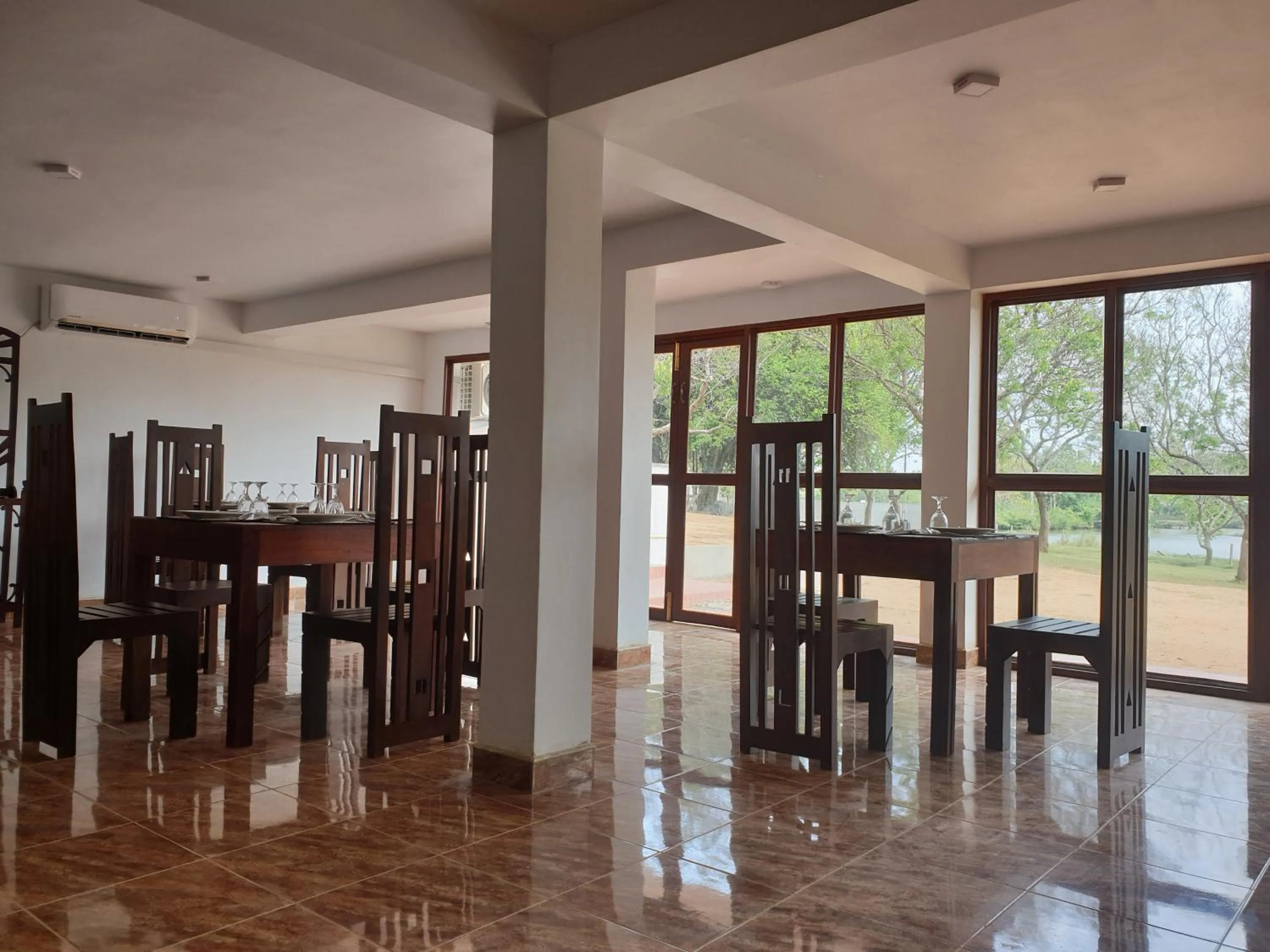 Restaurant/places to eat in Grand Villa Kalametiya