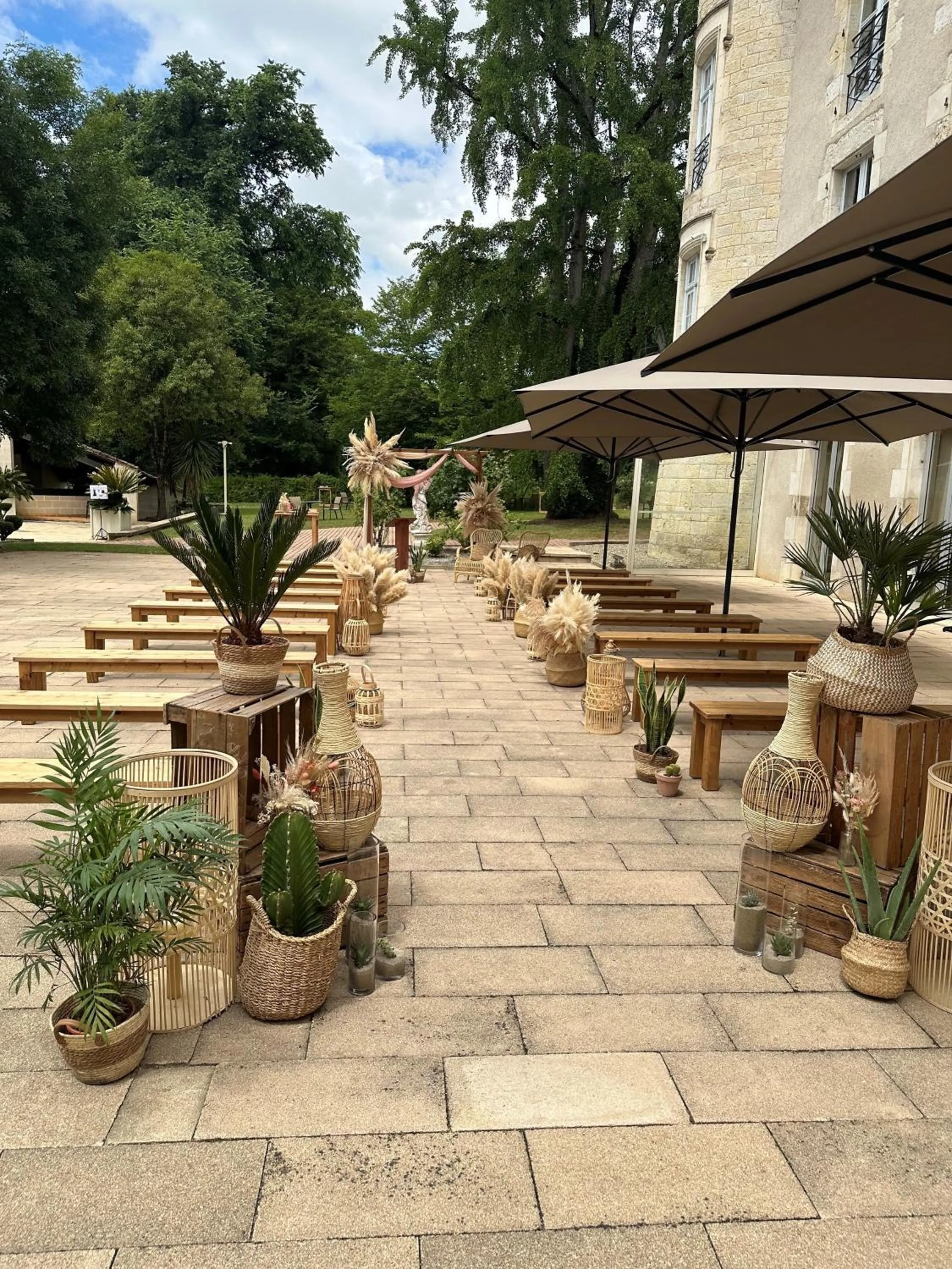 Patio in Logis Hotels - Château Saint Marcel