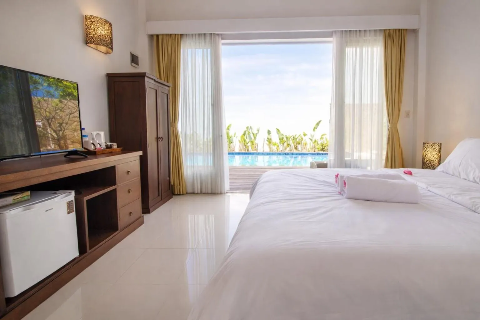 Bed in Lumiere Hotel Gili Trawangan