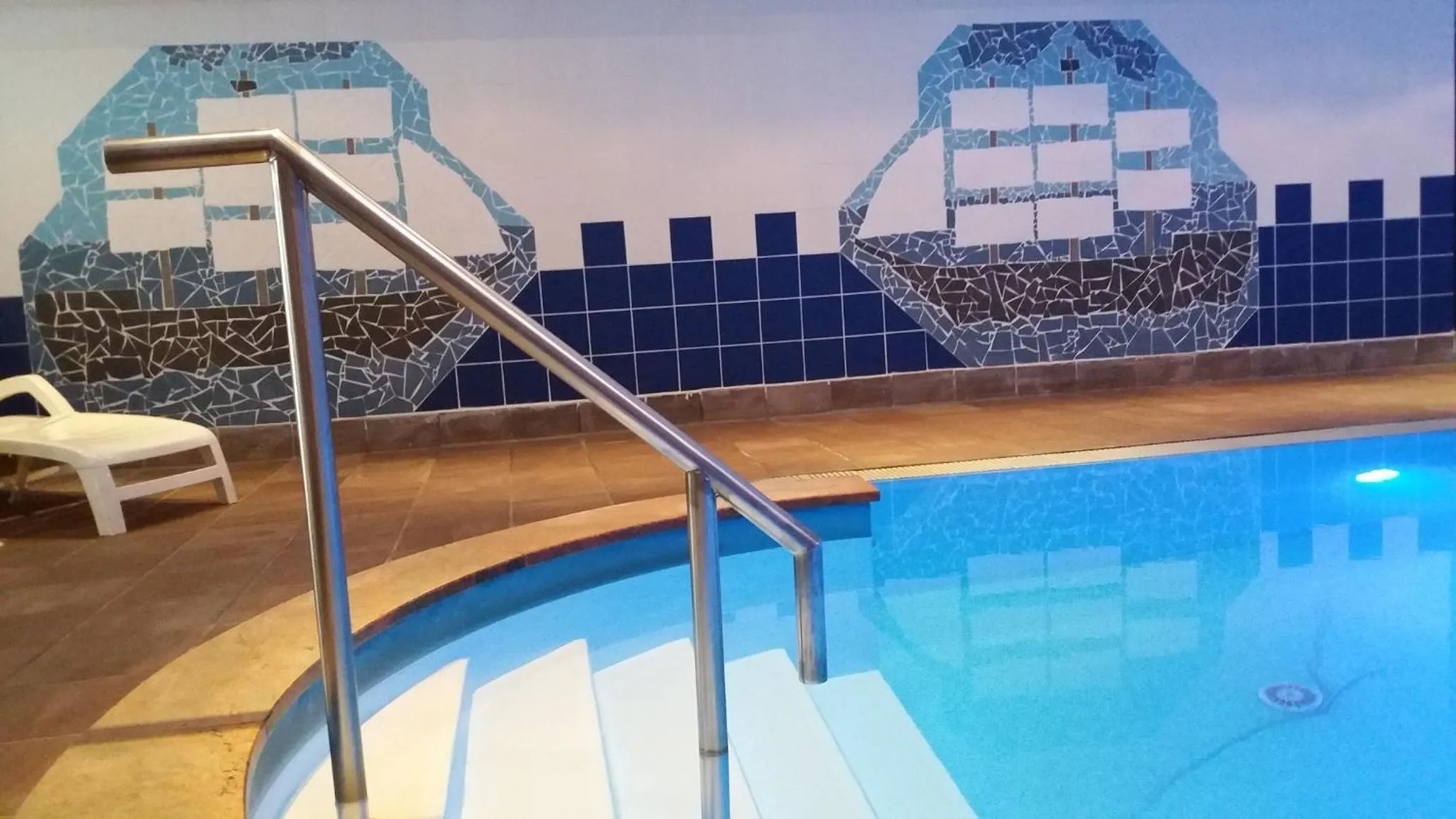 Swimming pool in Land-gut-Hotel Zum alten Forsthaus - Aufladestation für Elektroautos