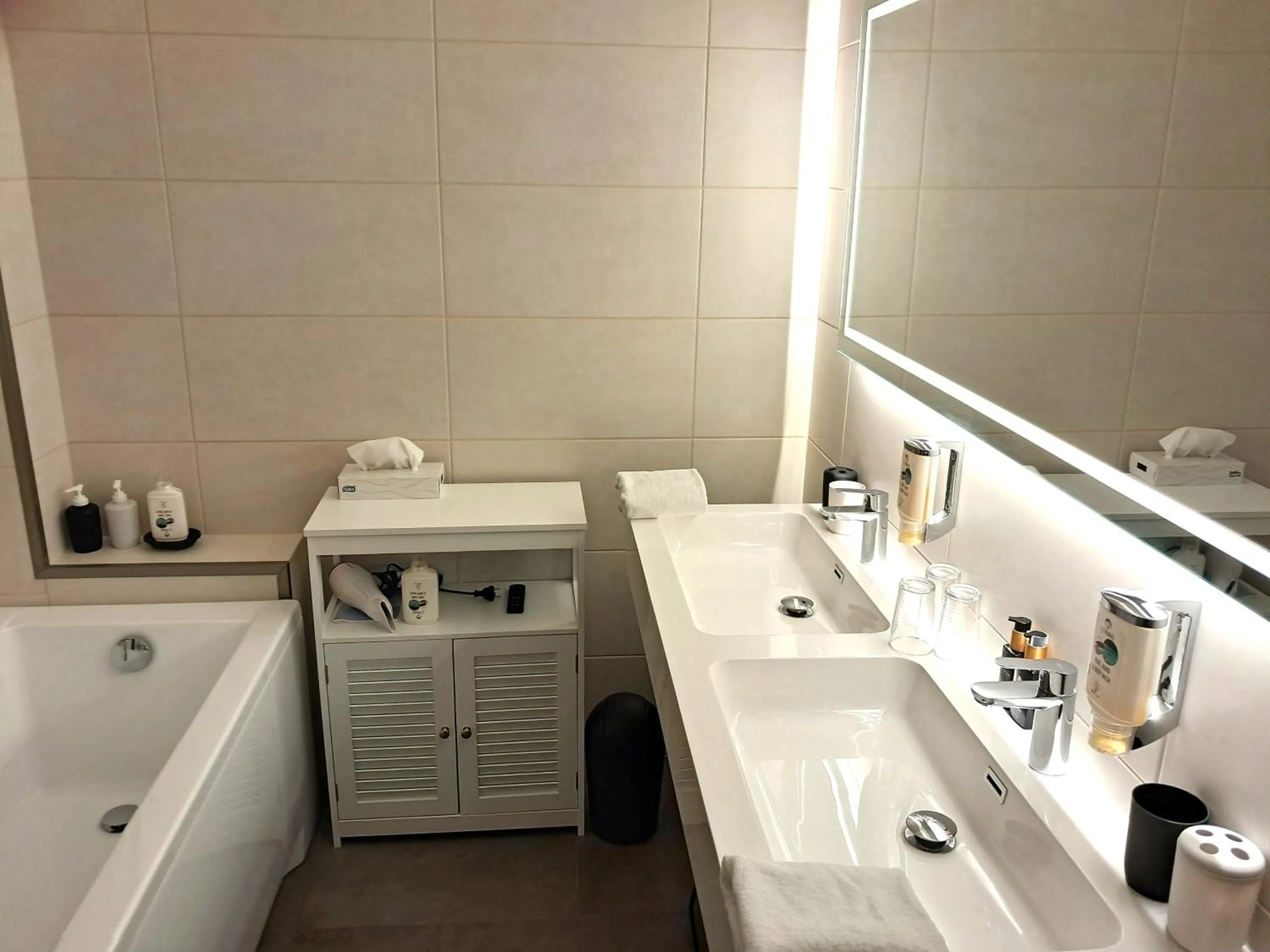 Bathroom in Land-gut-Hotel Zum alten Forsthaus - Aufladestation für Elektroautos