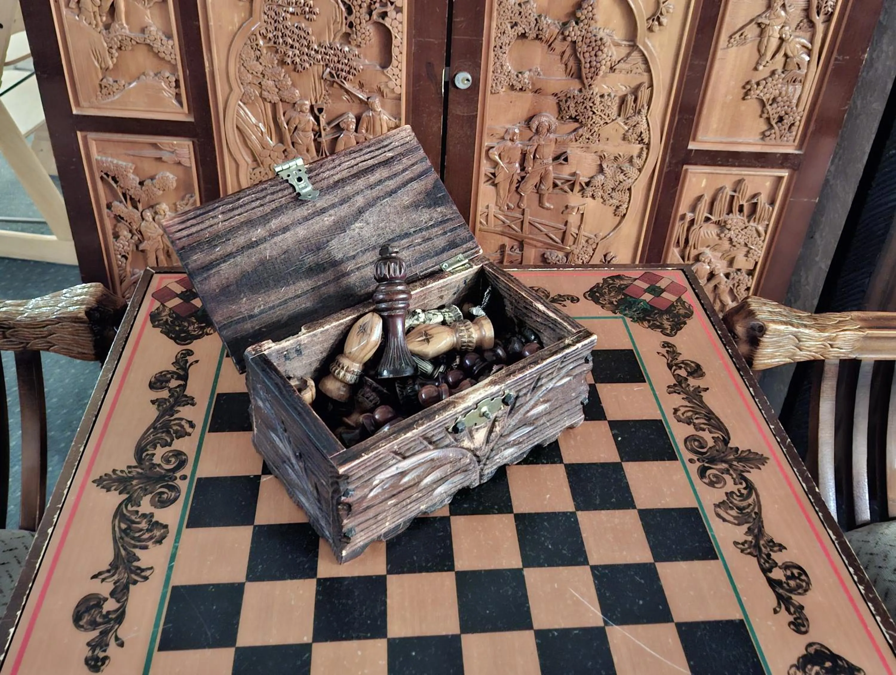 Decorative detail in Land-gut-Hotel Zum alten Forsthaus - Aufladestation für Elektroautos