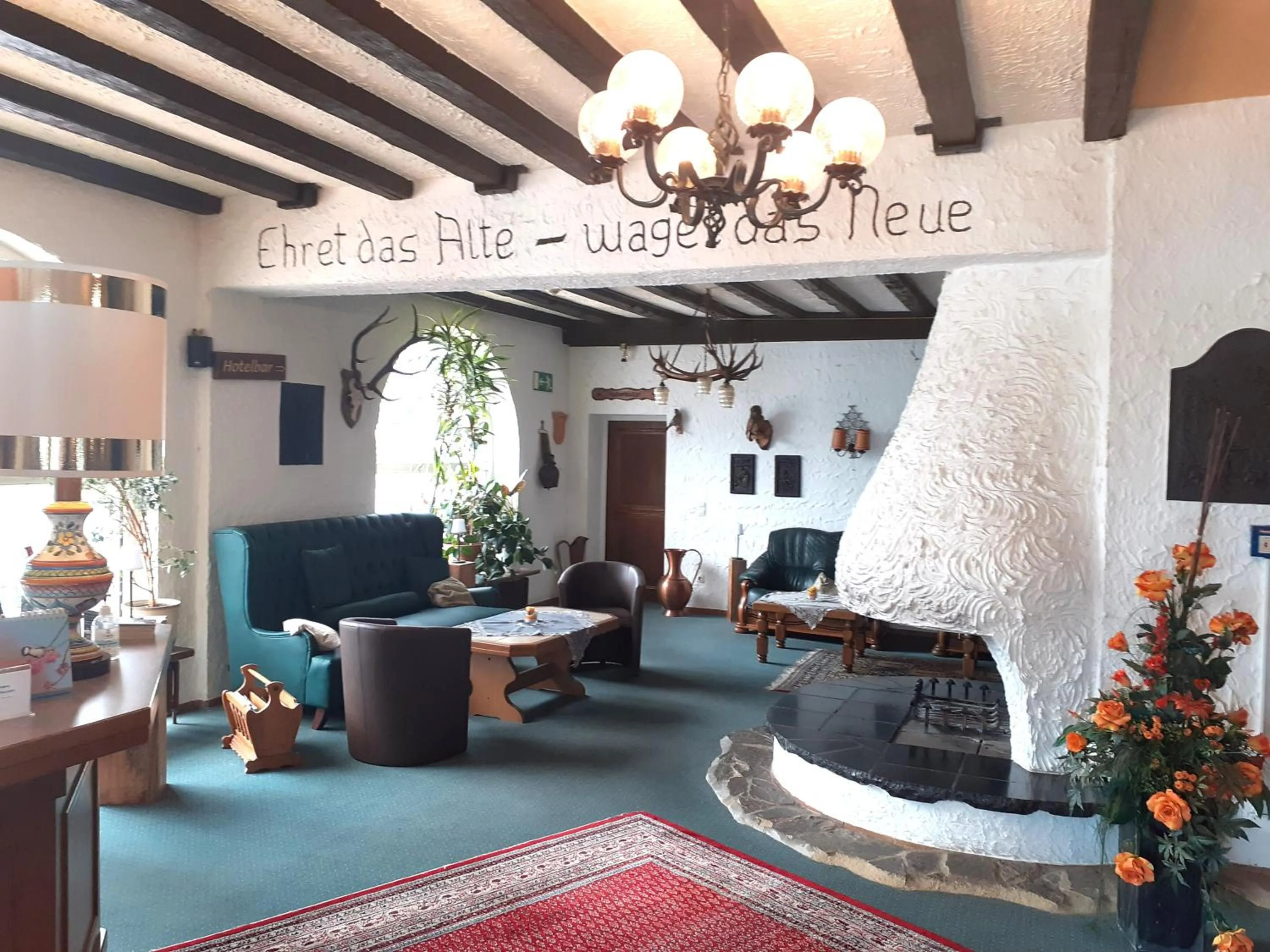 Lobby or reception in Land-gut-Hotel Zum alten Forsthaus - Aufladestation für Elektroautos