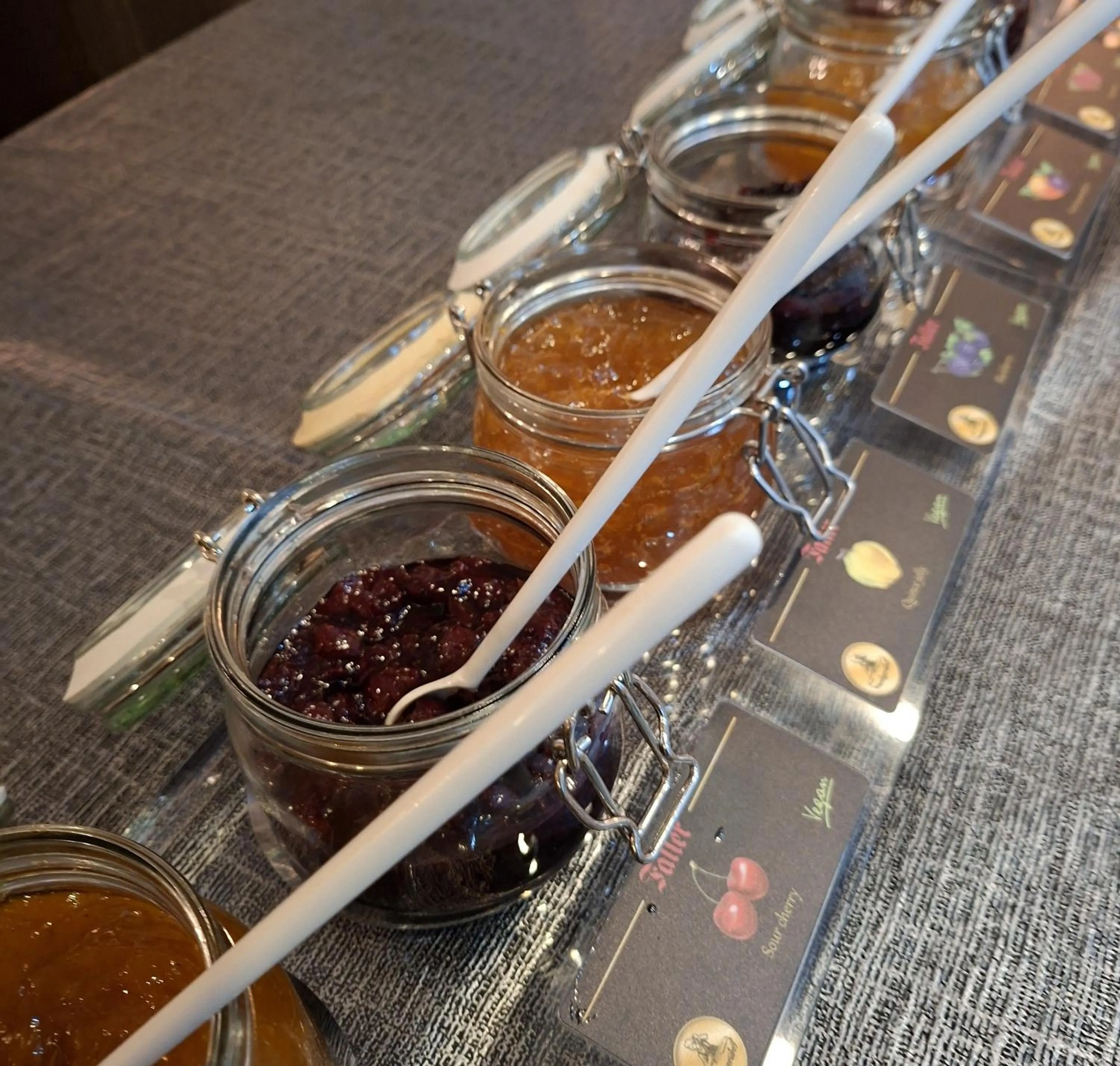 Buffet breakfast in Land-gut-Hotel Zum alten Forsthaus - Aufladestation für Elektroautos