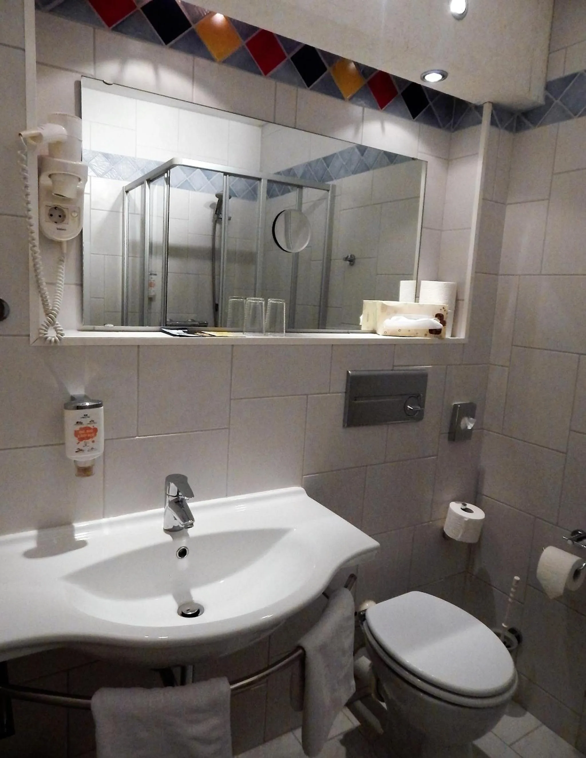 Bathroom in Land-gut-Hotel Zum alten Forsthaus - Aufladestation für Elektroautos